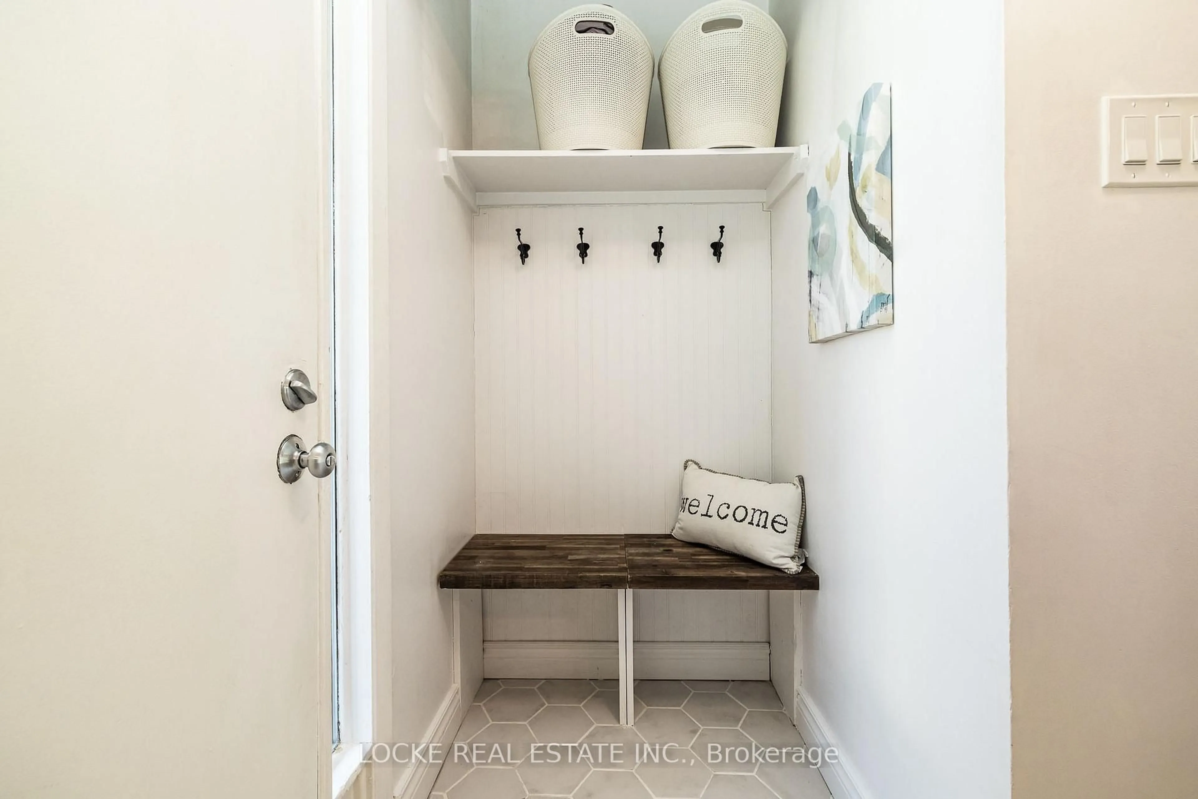 Indoor entryway for 4036 Eady Crt #16, Ottawa Ontario K1J 8X6