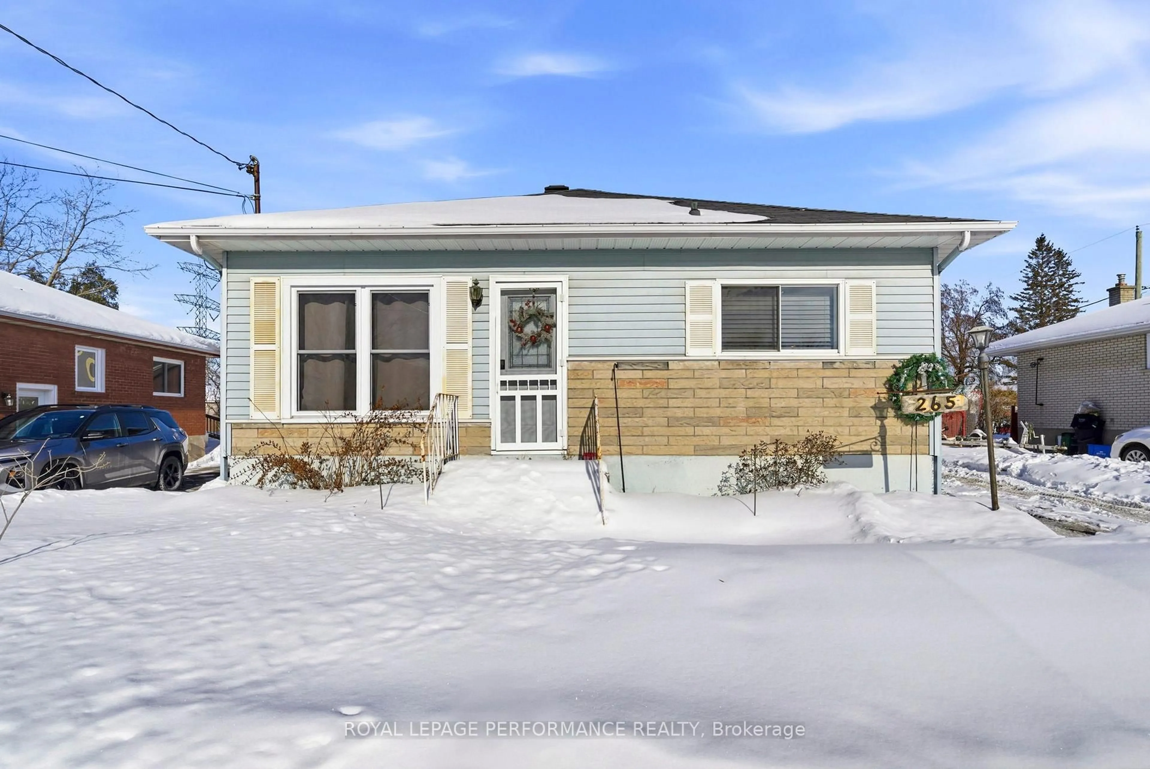 Home with vinyl exterior material, street for 265 Sunnyside Ave, Cornwall Ontario K6H 3E5