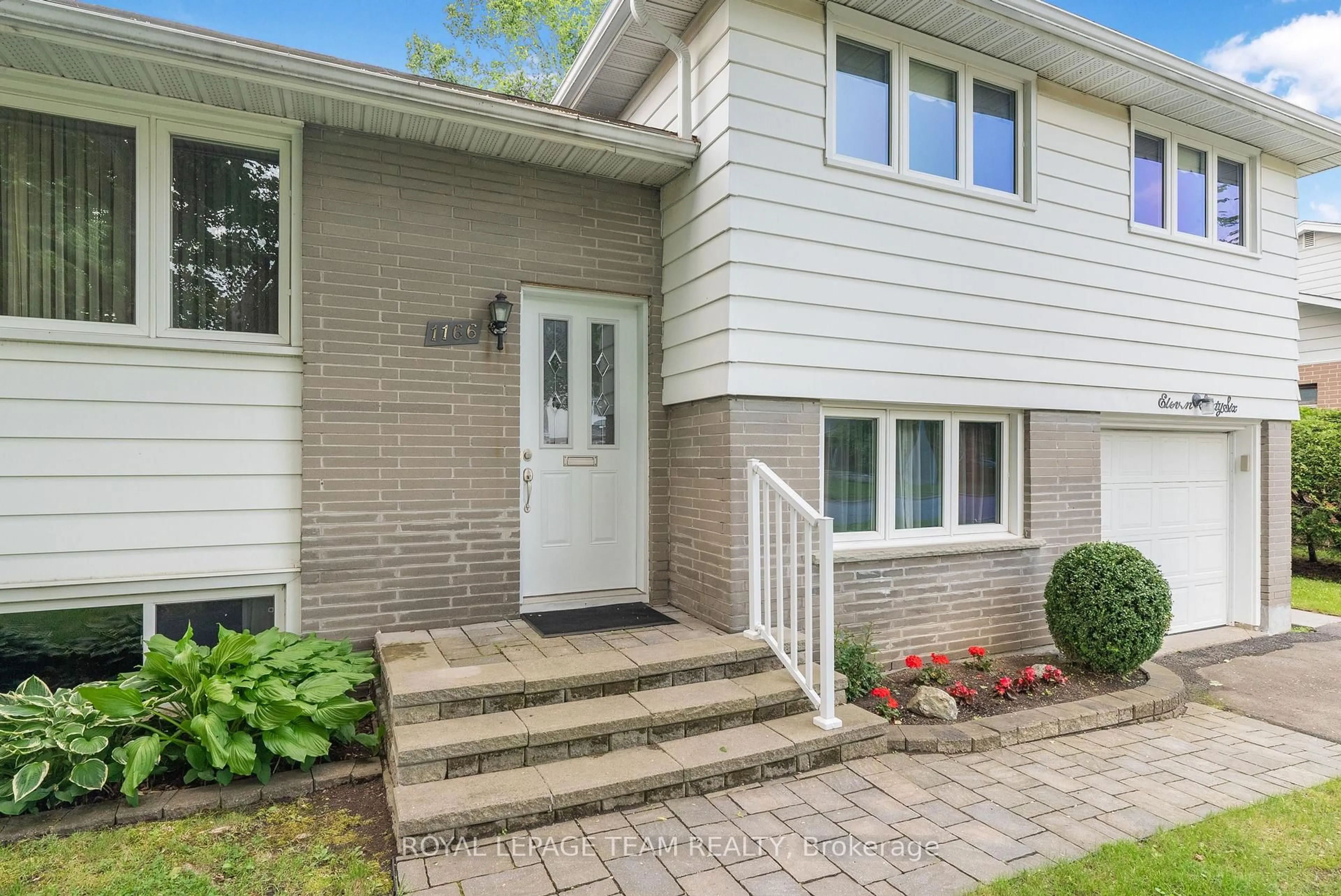 Unknown for 1166 Castle Hill Cres, Ottawa Ontario K2C 2A8