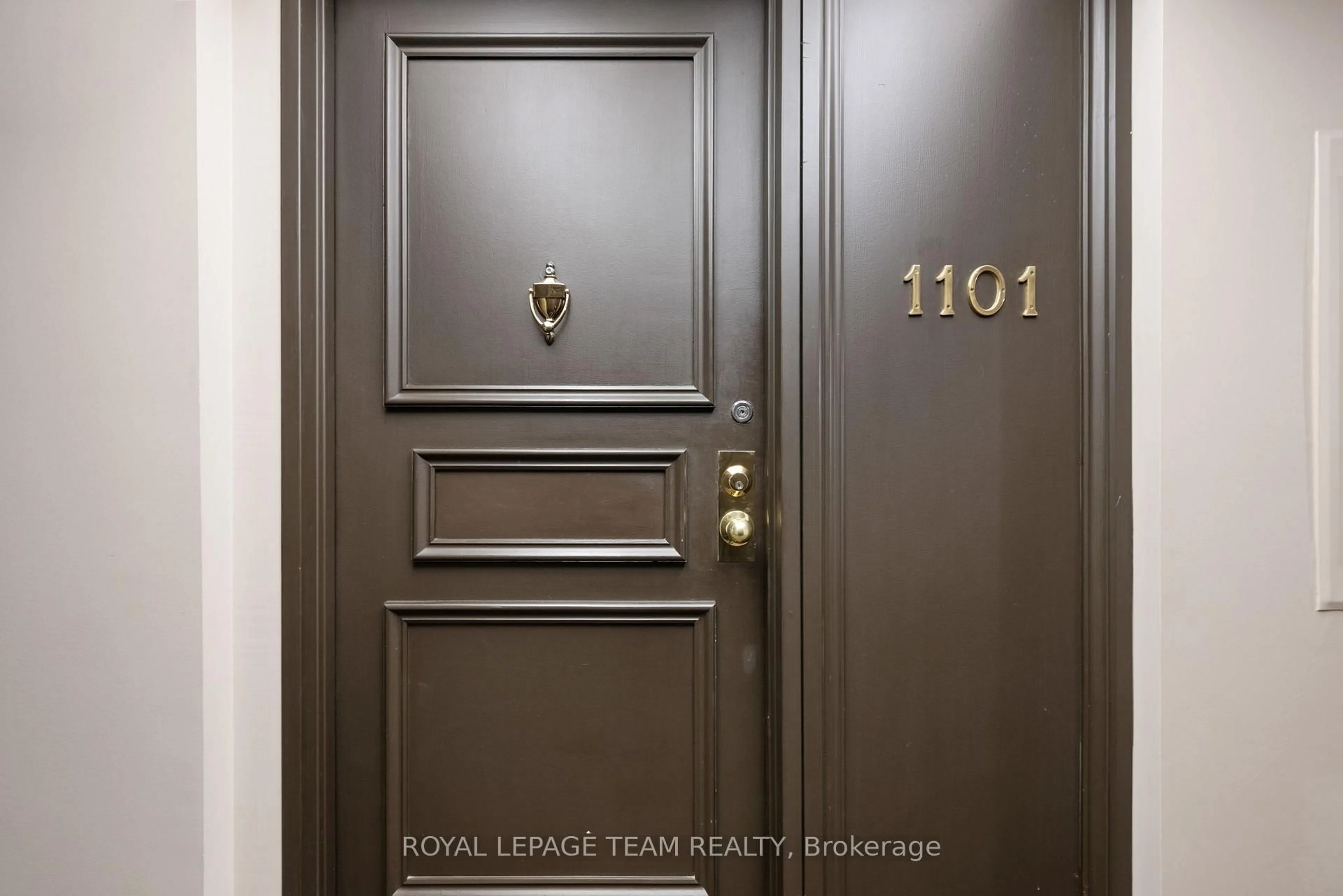 Indoor entryway for 1081 Ambleside Dr #1101, Ottawa Ontario K2B 8C8