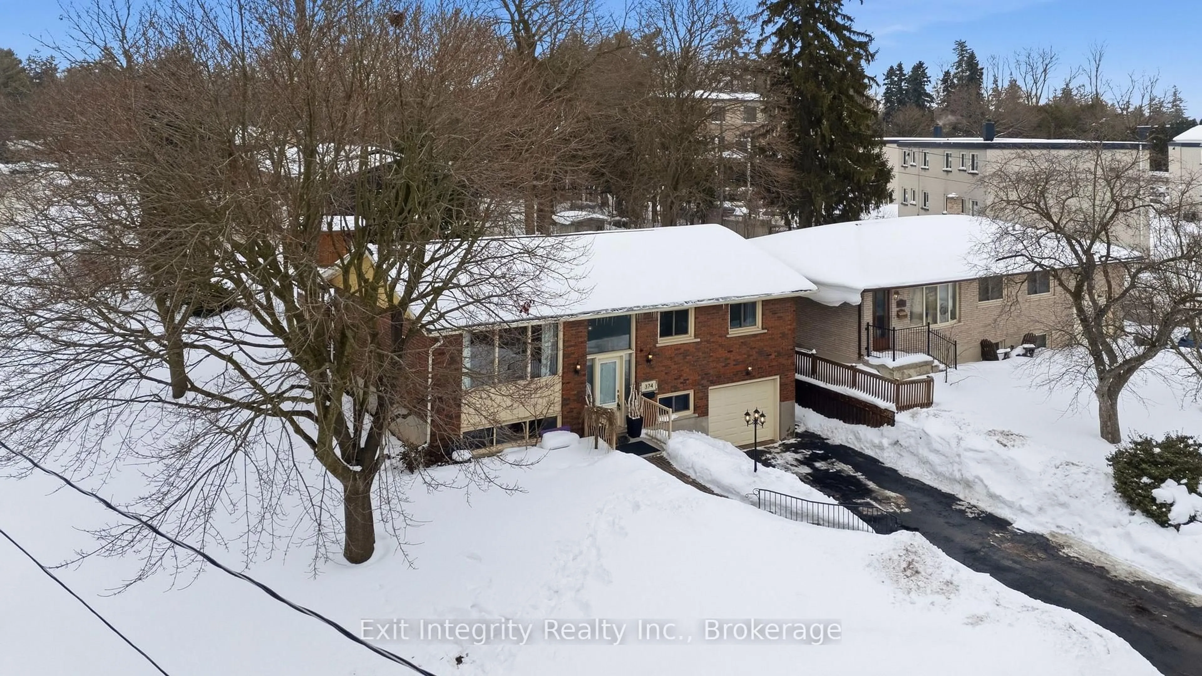 A pic from outside/outdoor area/front of a property/back of a property/a pic from drone, street for 374 Queen St, Centre Wellington Ontario N1M 1T4