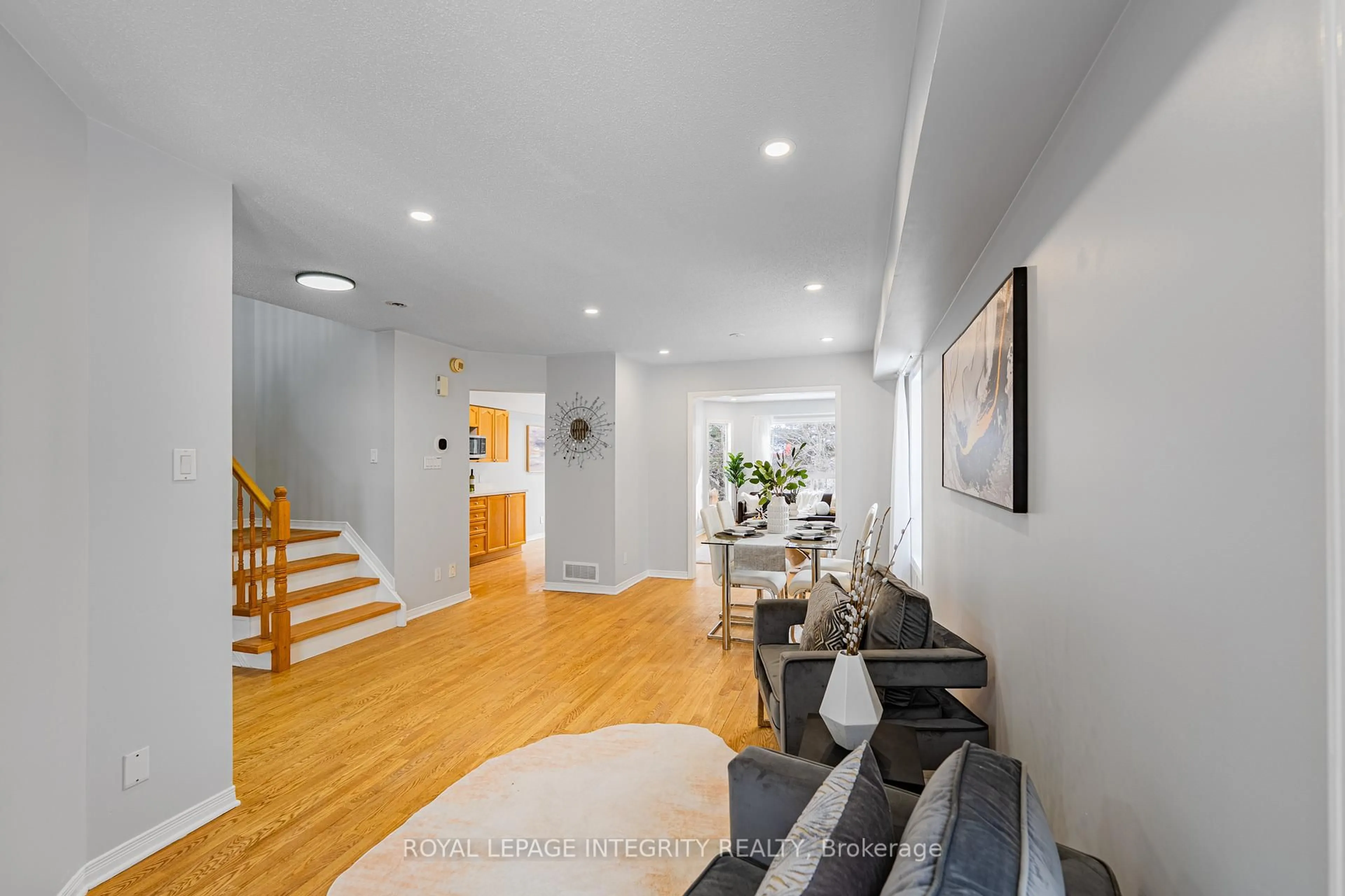 Unknown for 111 HEMLO Cres, Ottawa Ontario K2T 1C9