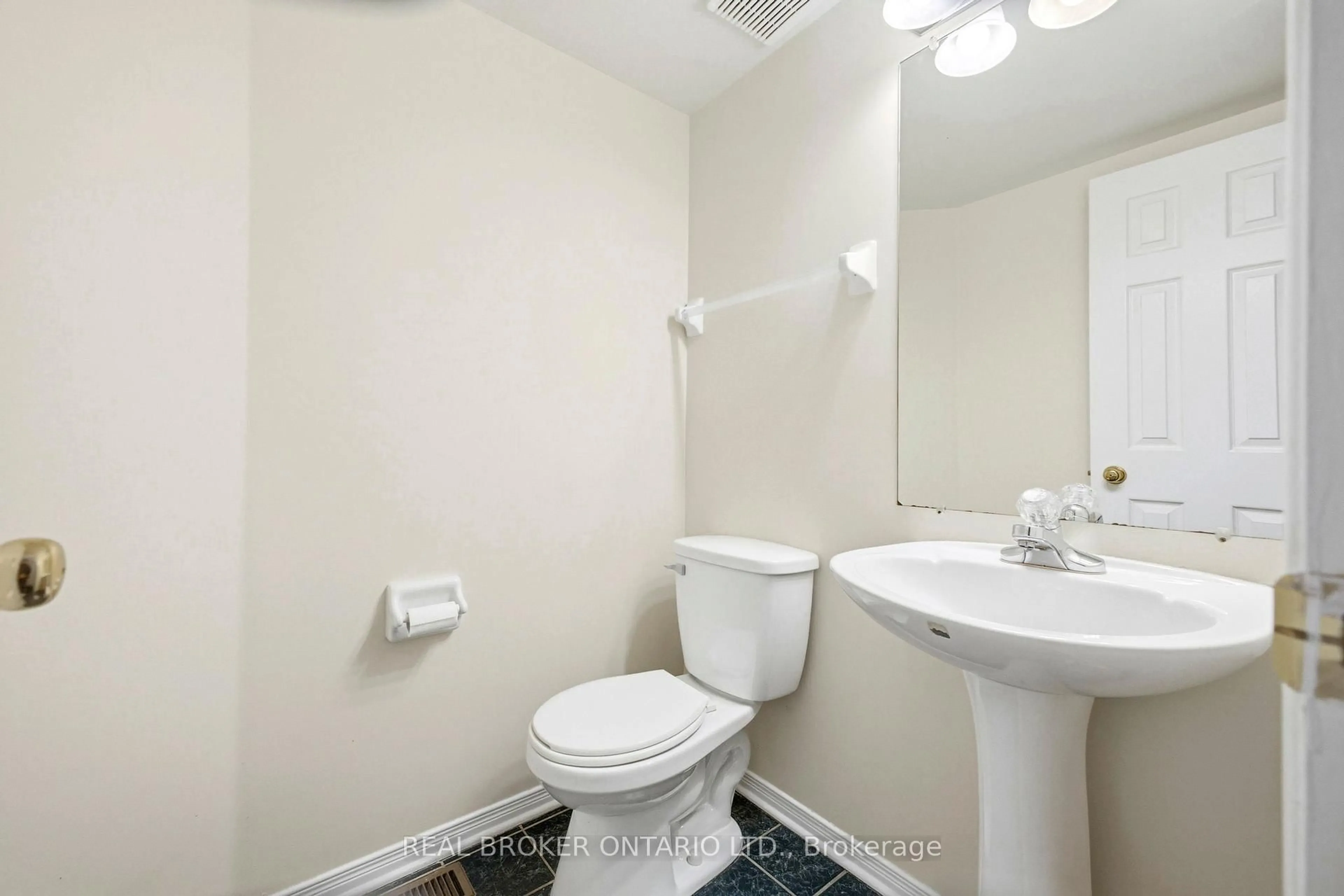 Standard bathroom, unknown for 220 Woodpark Way, Ottawa Ontario K2J 4P7