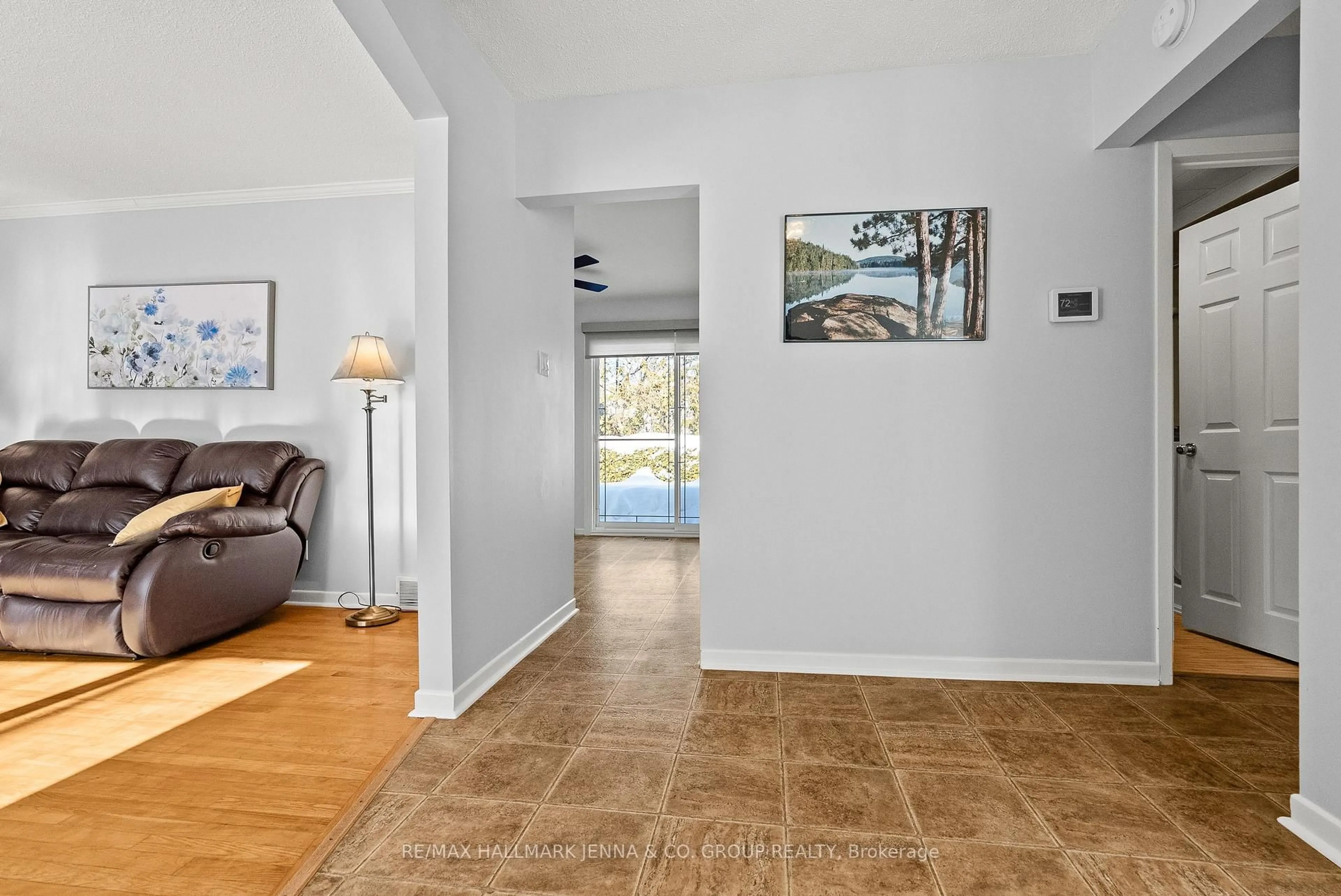Indoor foyer for 13 Pinepoint Dr, Ottawa Ontario K2H 6B1