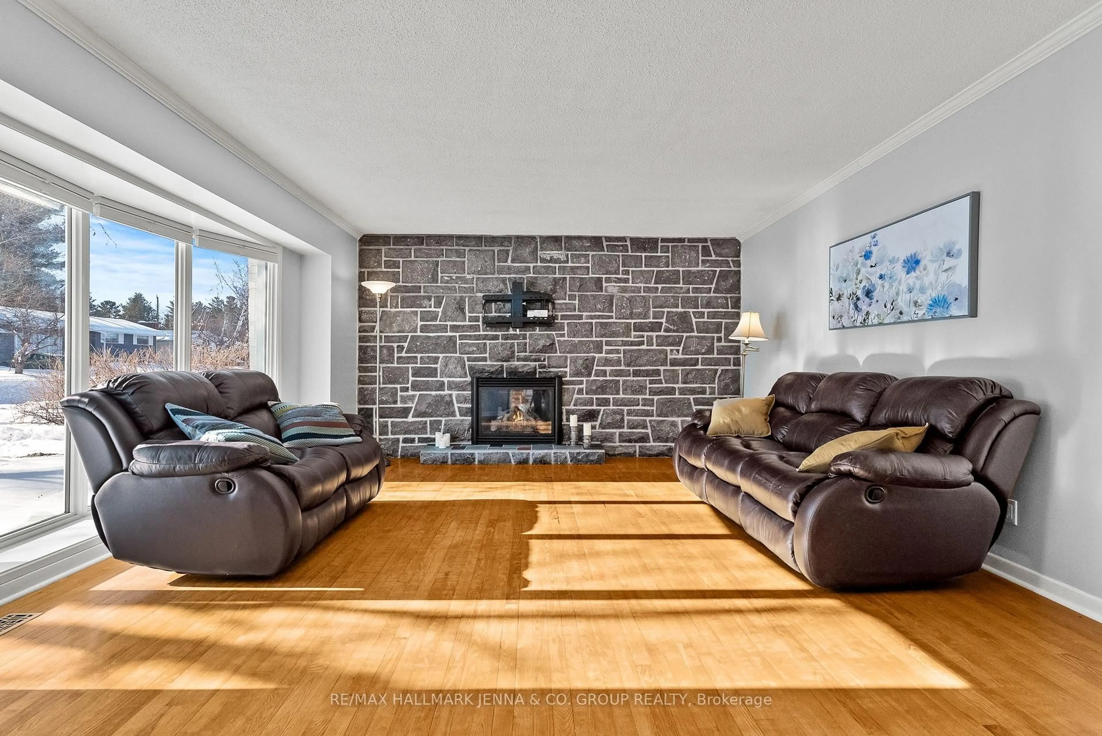 Living room with furniture, unknown for 13 Pinepoint Dr, Ottawa Ontario K2H 6B1