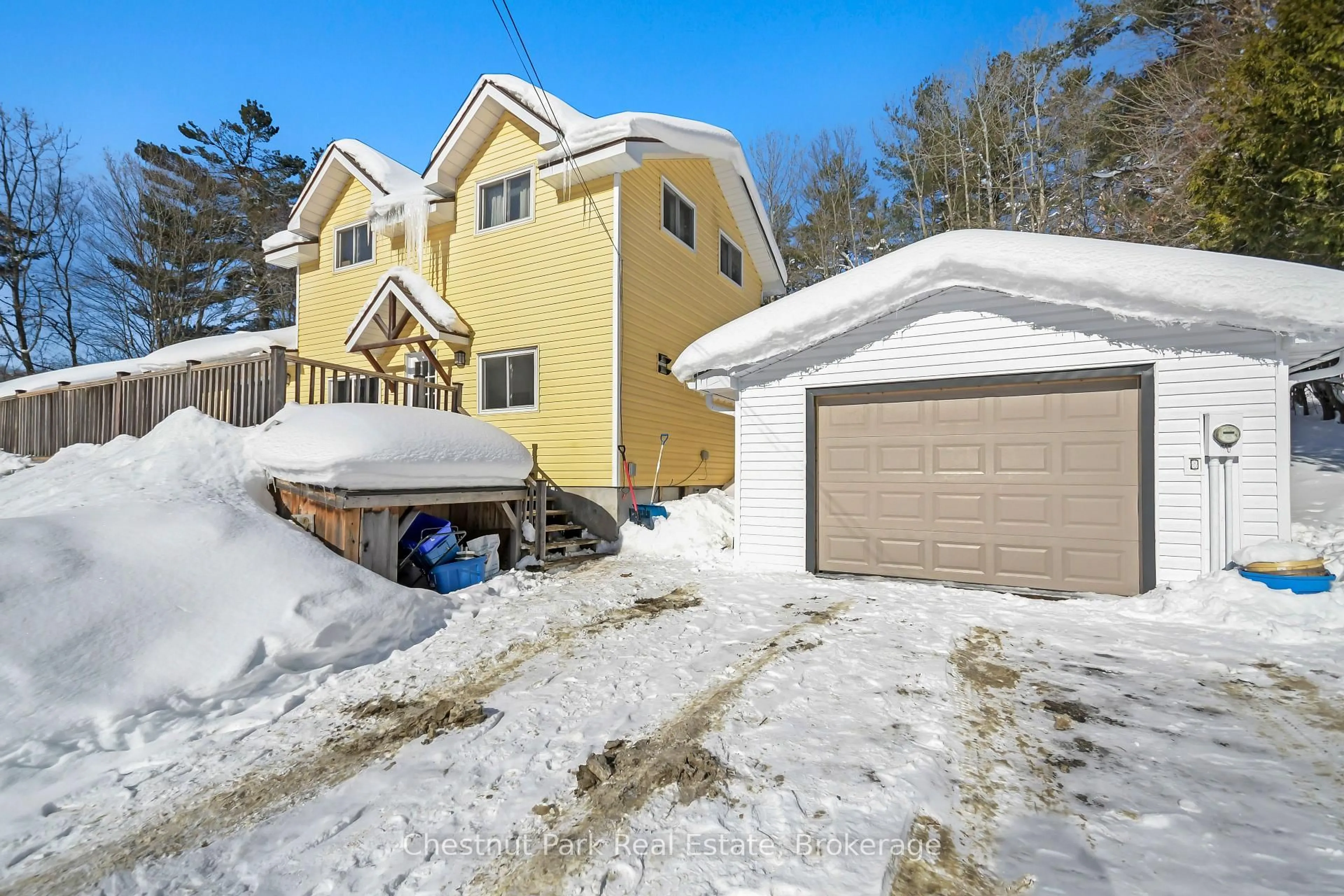 A pic from outside/outdoor area/front of a property/back of a property/a pic from drone, street for 12 Ferndale Rd, Muskoka Lakes Ontario P0B 1G0