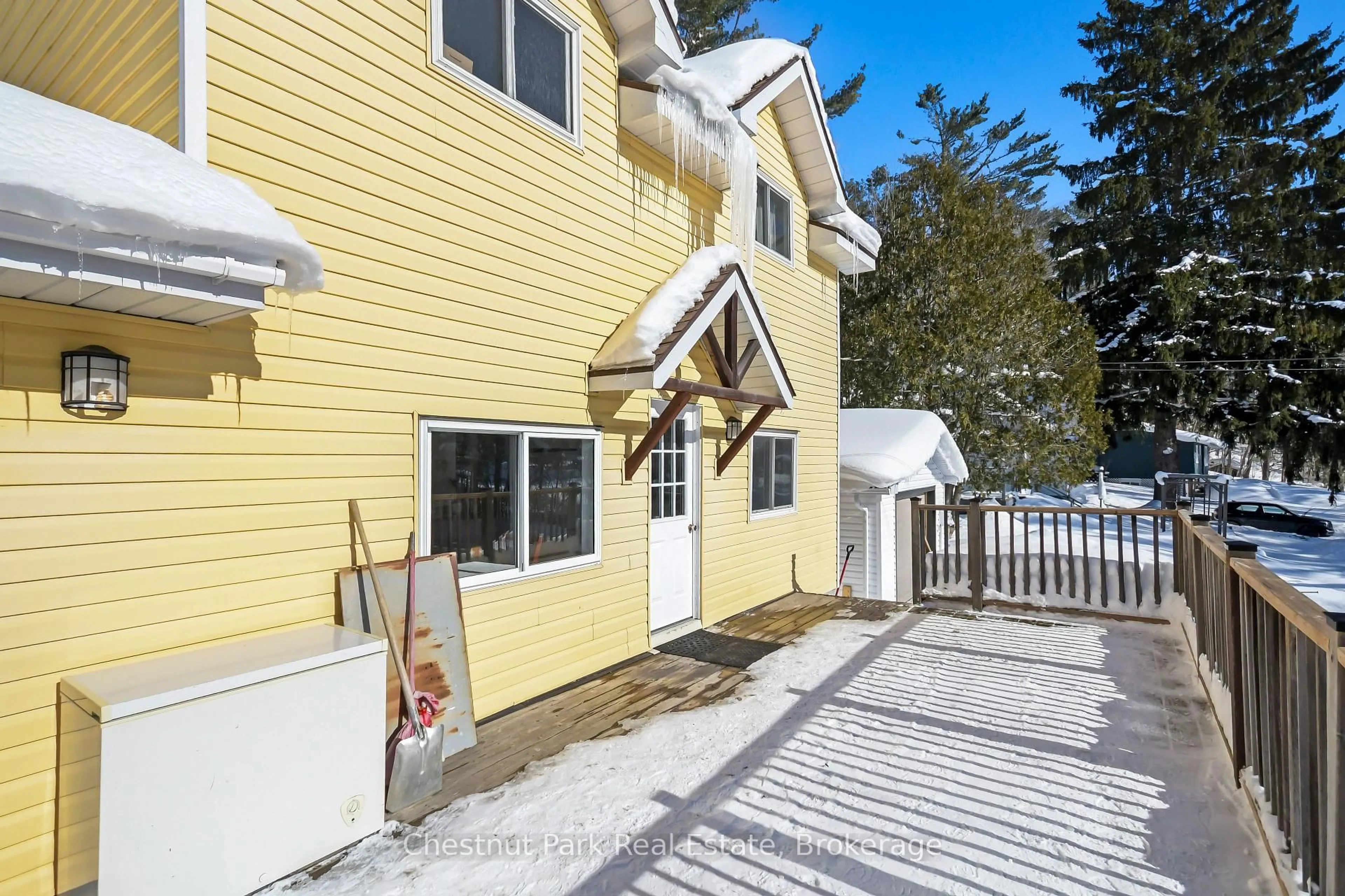 Patio, street for 12 Ferndale Rd, Muskoka Lakes Ontario P0B 1G0