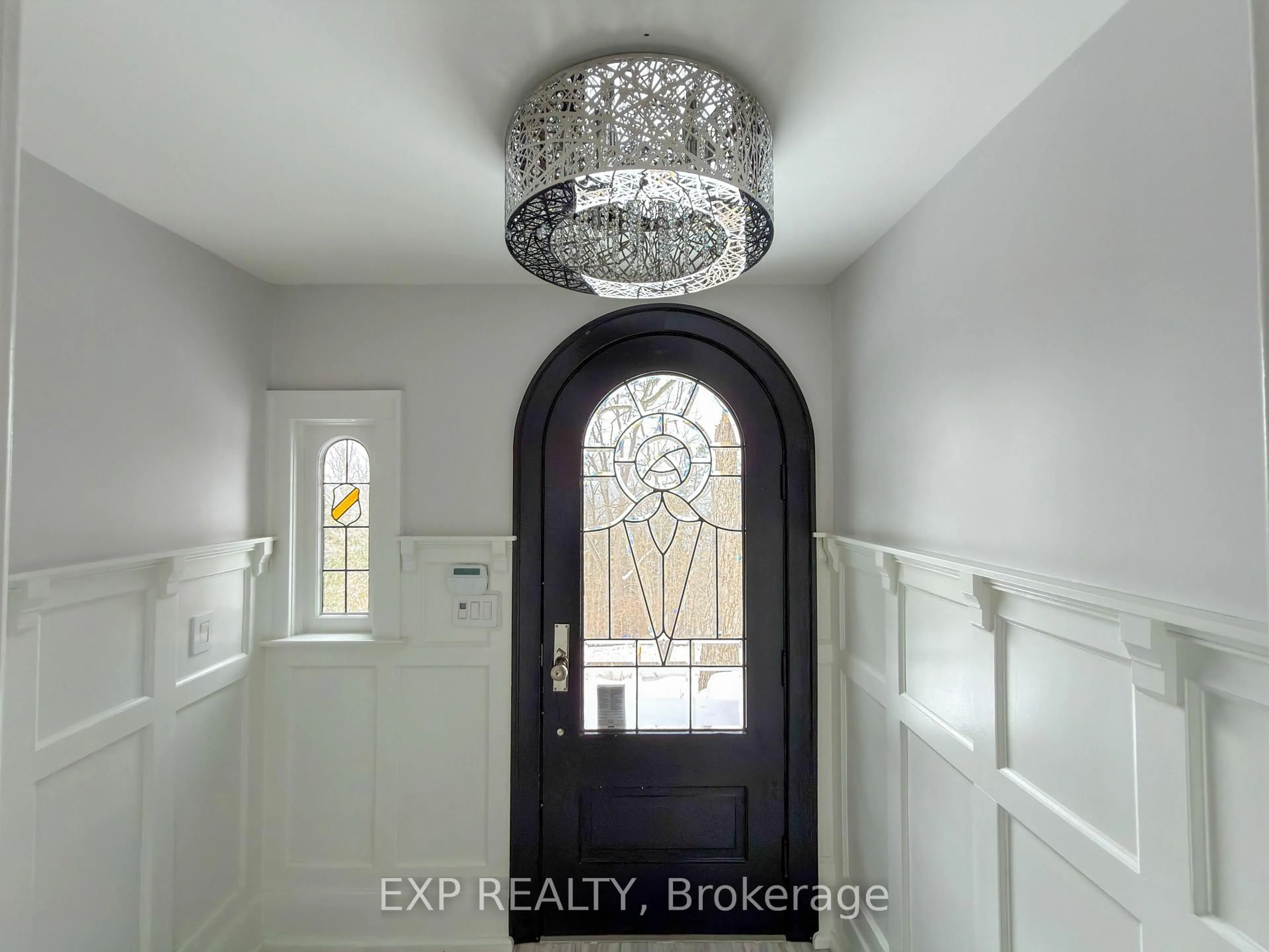 Indoor entryway for 451 Westmount Dr, London South Ontario N6K 1X4