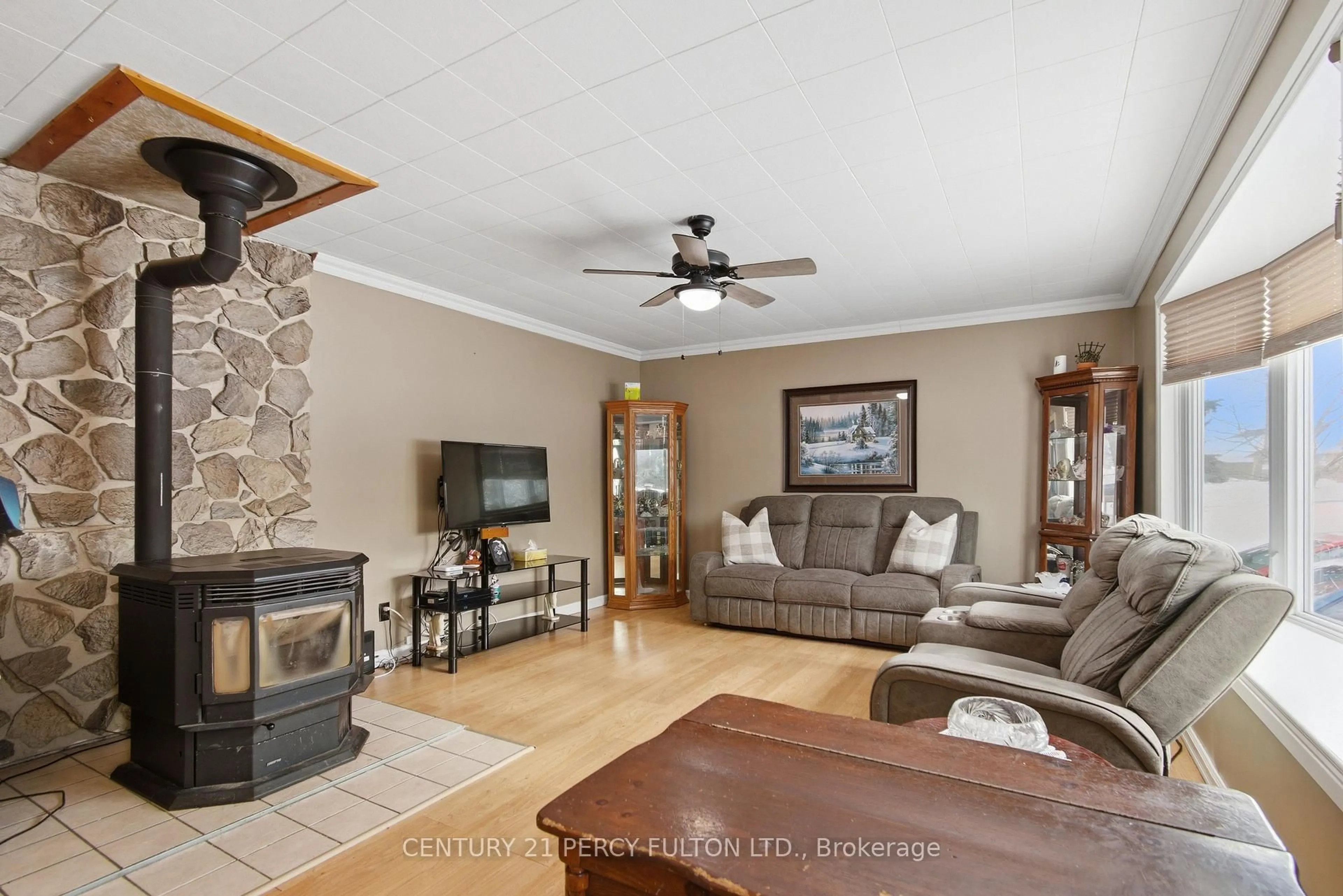 Living room with furniture, unknown for 358 Densmore Rd, Cobourg Ontario K9A 4J9