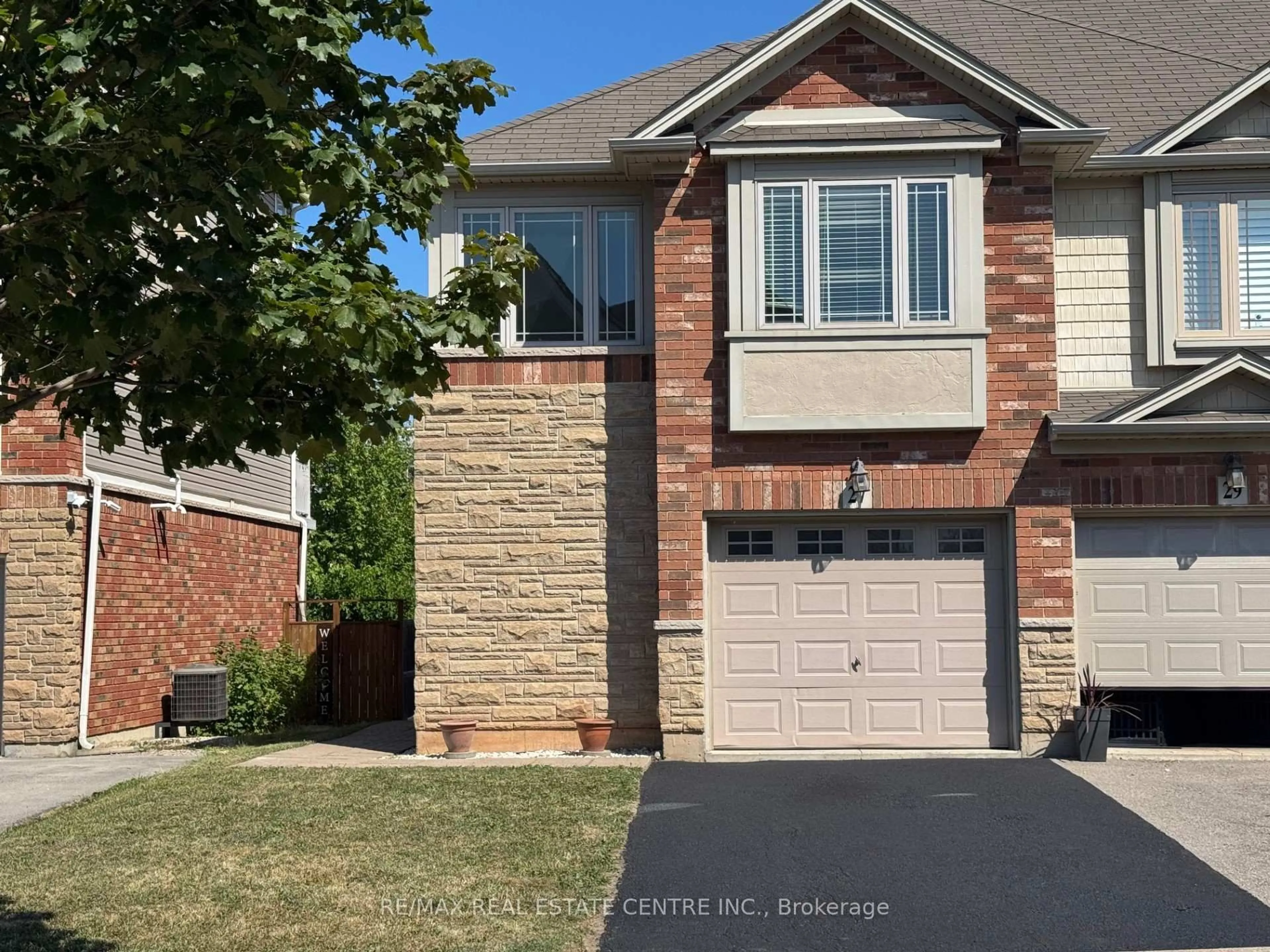 Home with brick exterior material, street for 27 Hemlock Way, Grimsby Ontario L3M 0A7