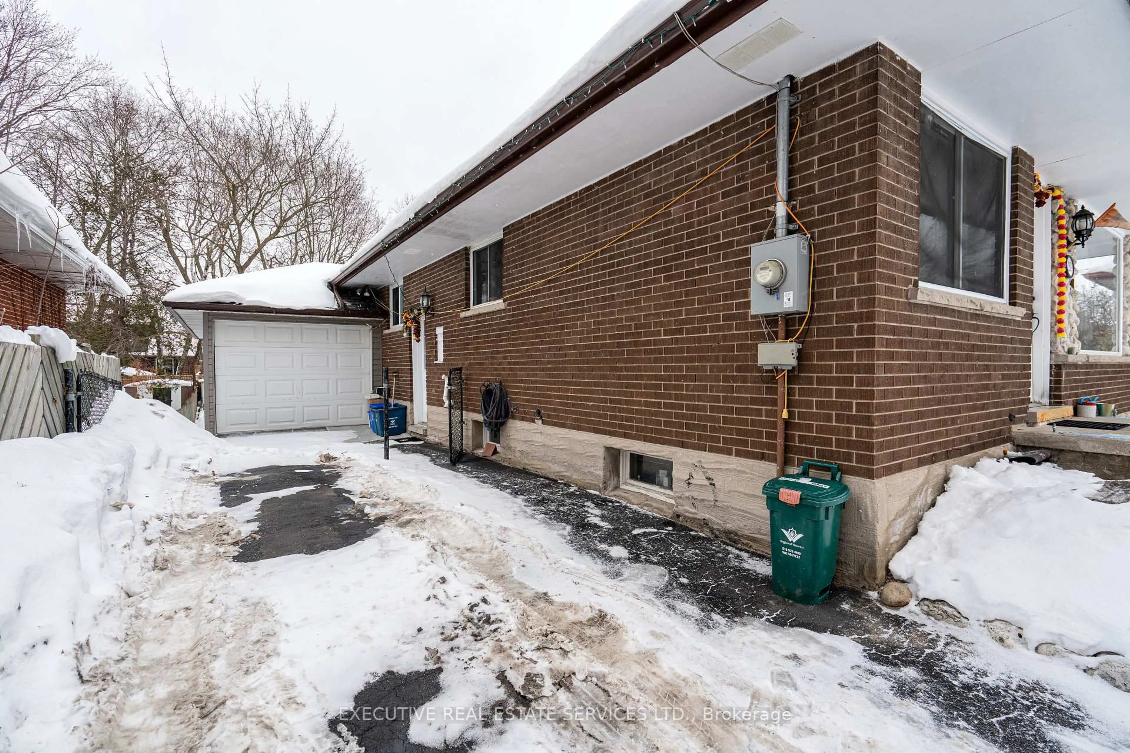 Unknown for 268 Ross Ave, Kitchener Ontario N2A 1V6