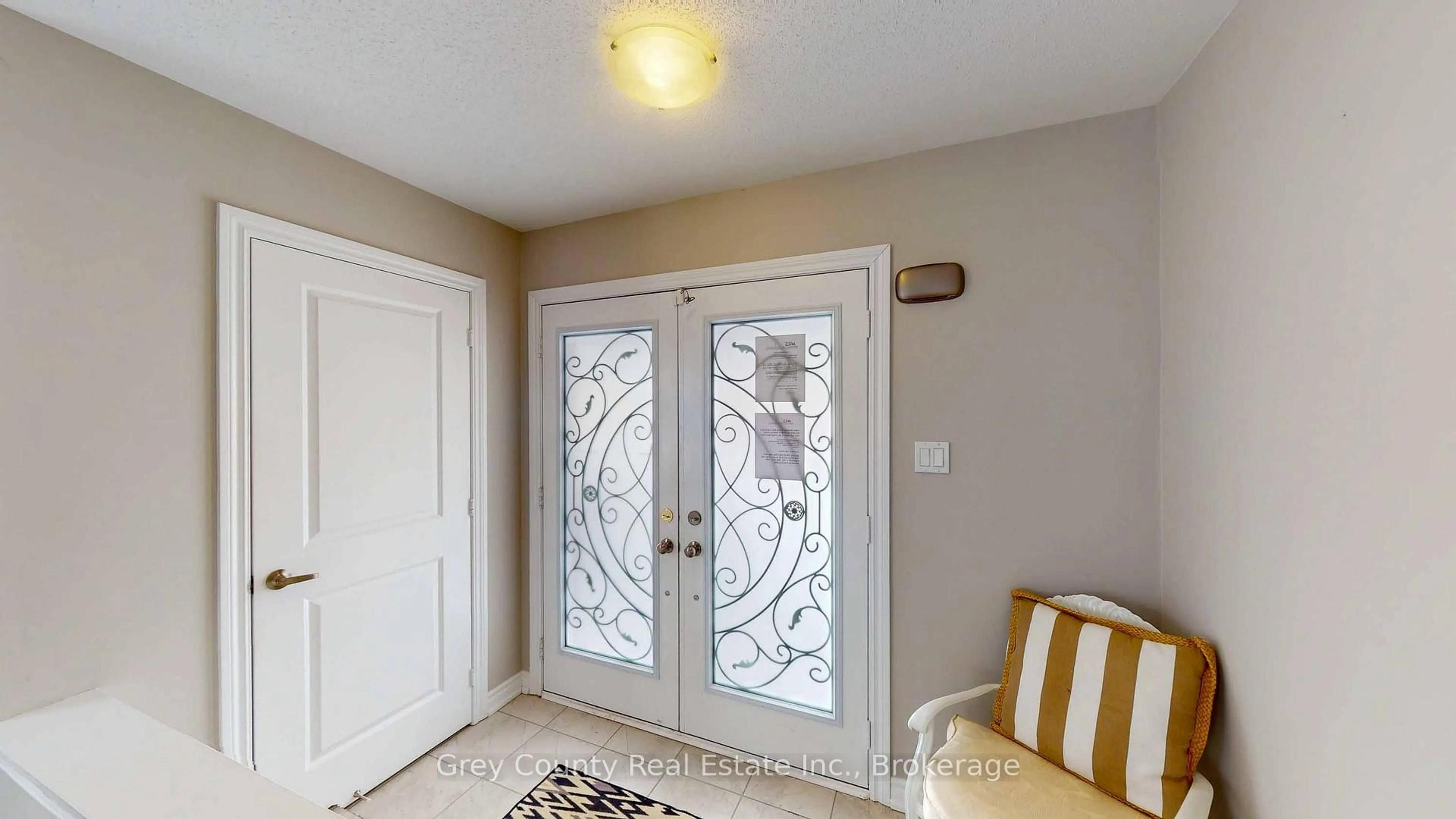 Indoor entryway for 412 Hagan St, Southgate Ontario N0C 1B0