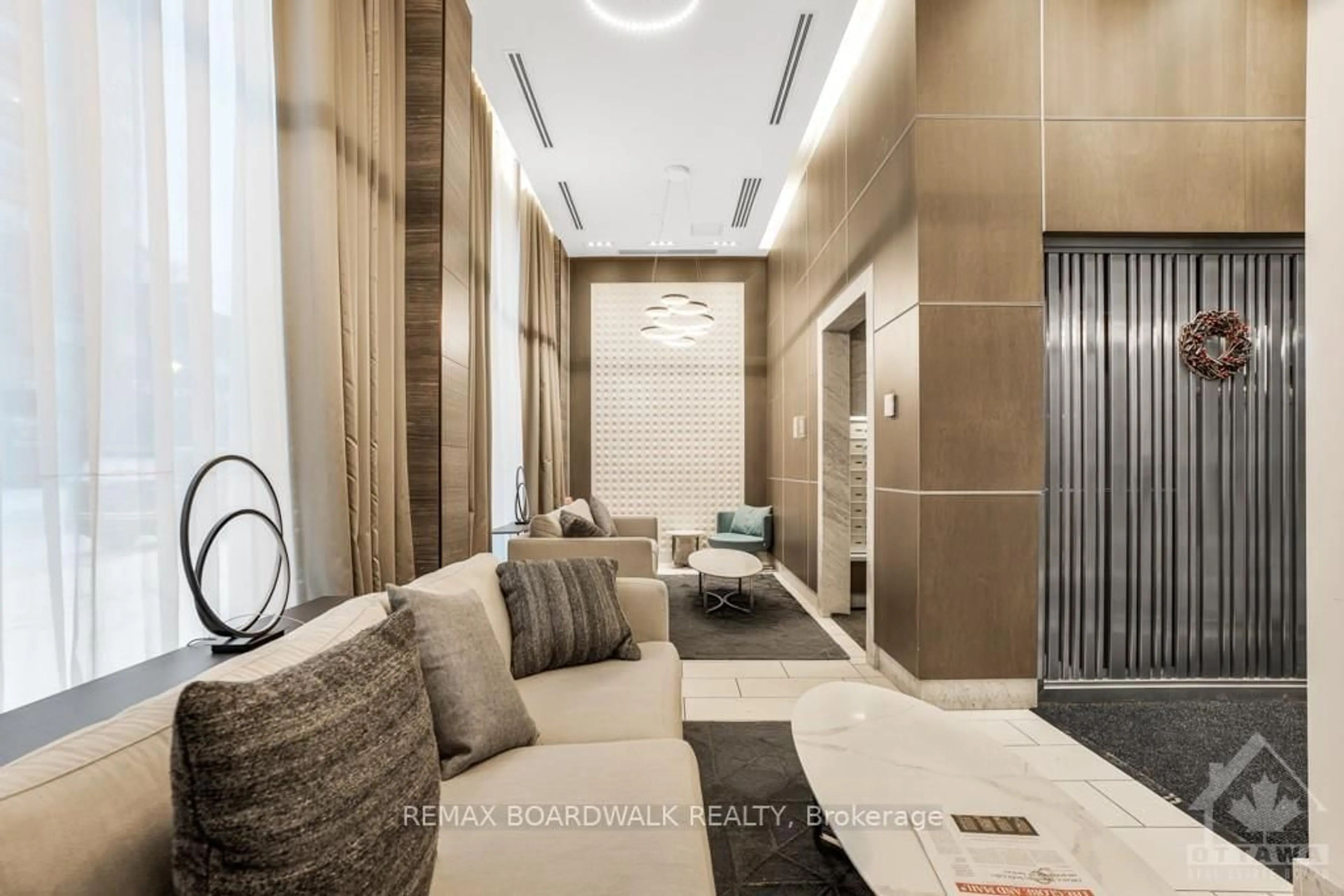 Indoor foyer for 411 Mackay St #409, Ottawa Ontario K1M 2K5