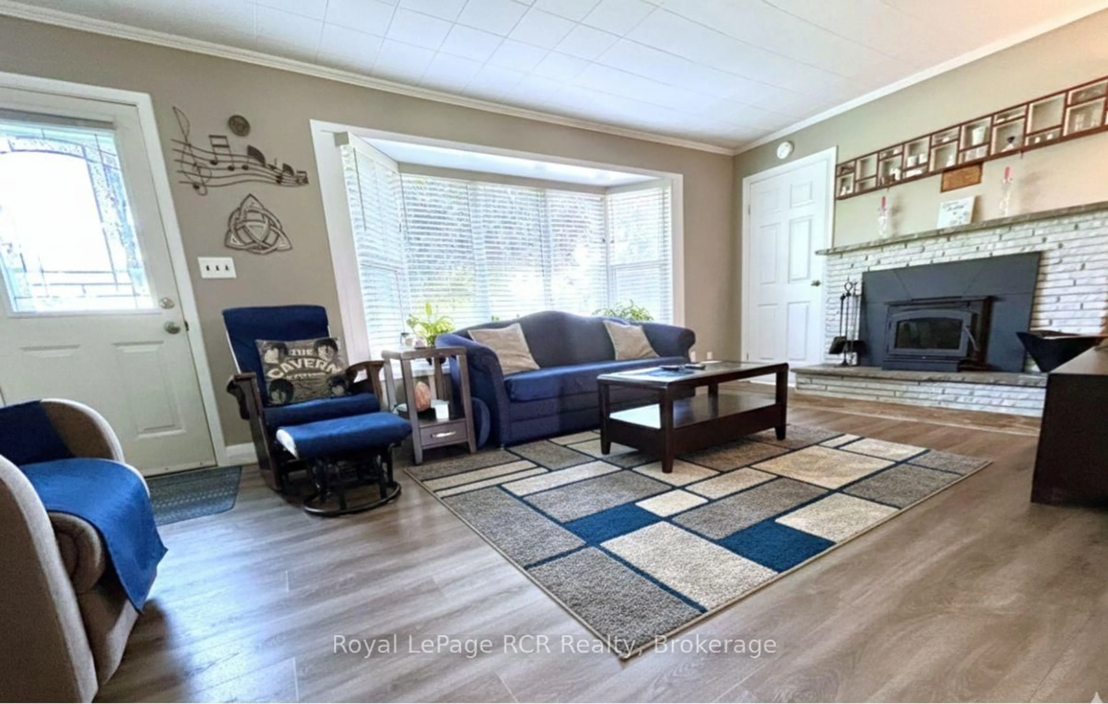 Living room with furniture, wood/laminate floor for 48 4th Ave, Owen Sound Ontario N4K 4V2