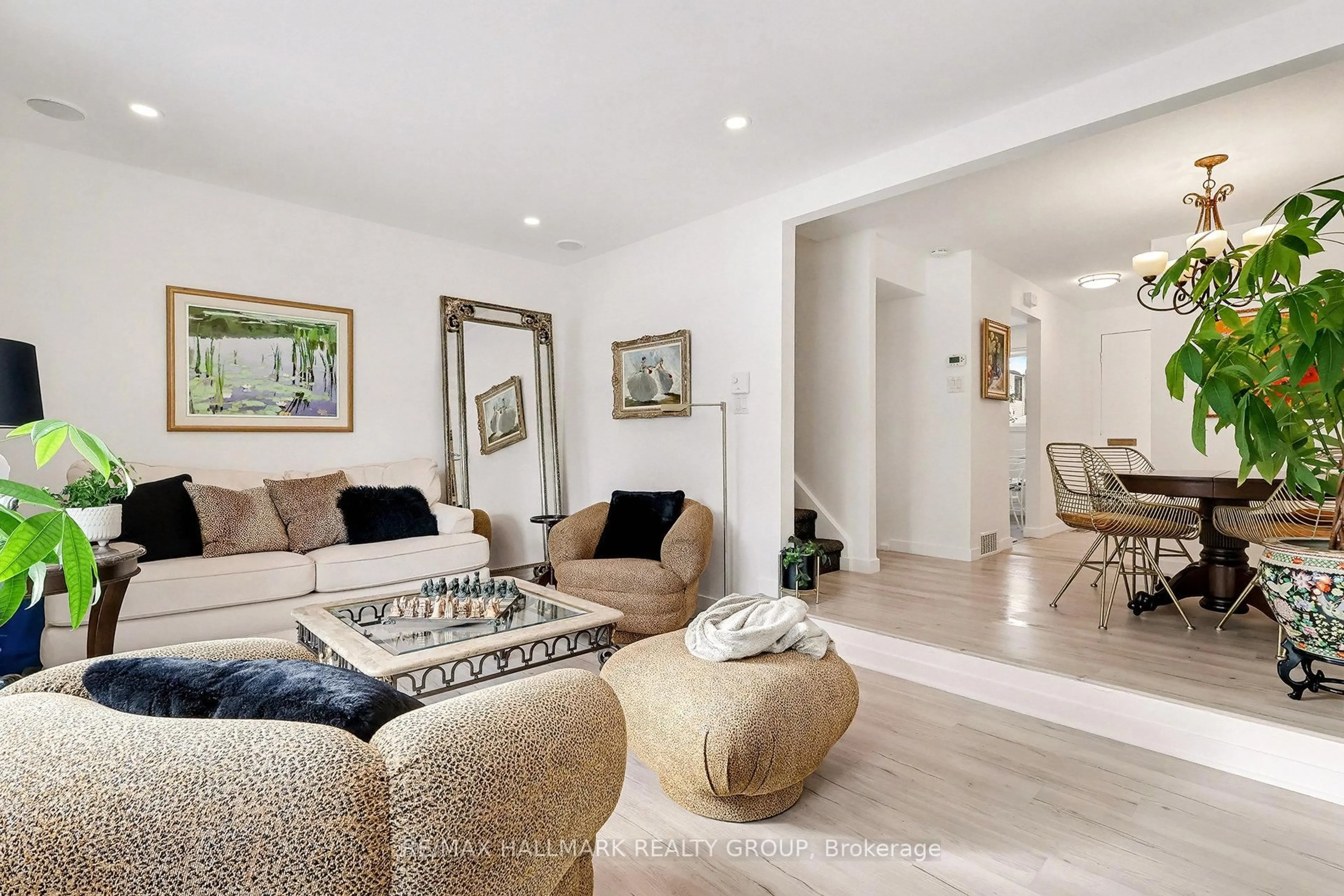 Living room with furniture, unknown for 6861 Bilberry Dr, Ottawa Ontario K1C 2E8