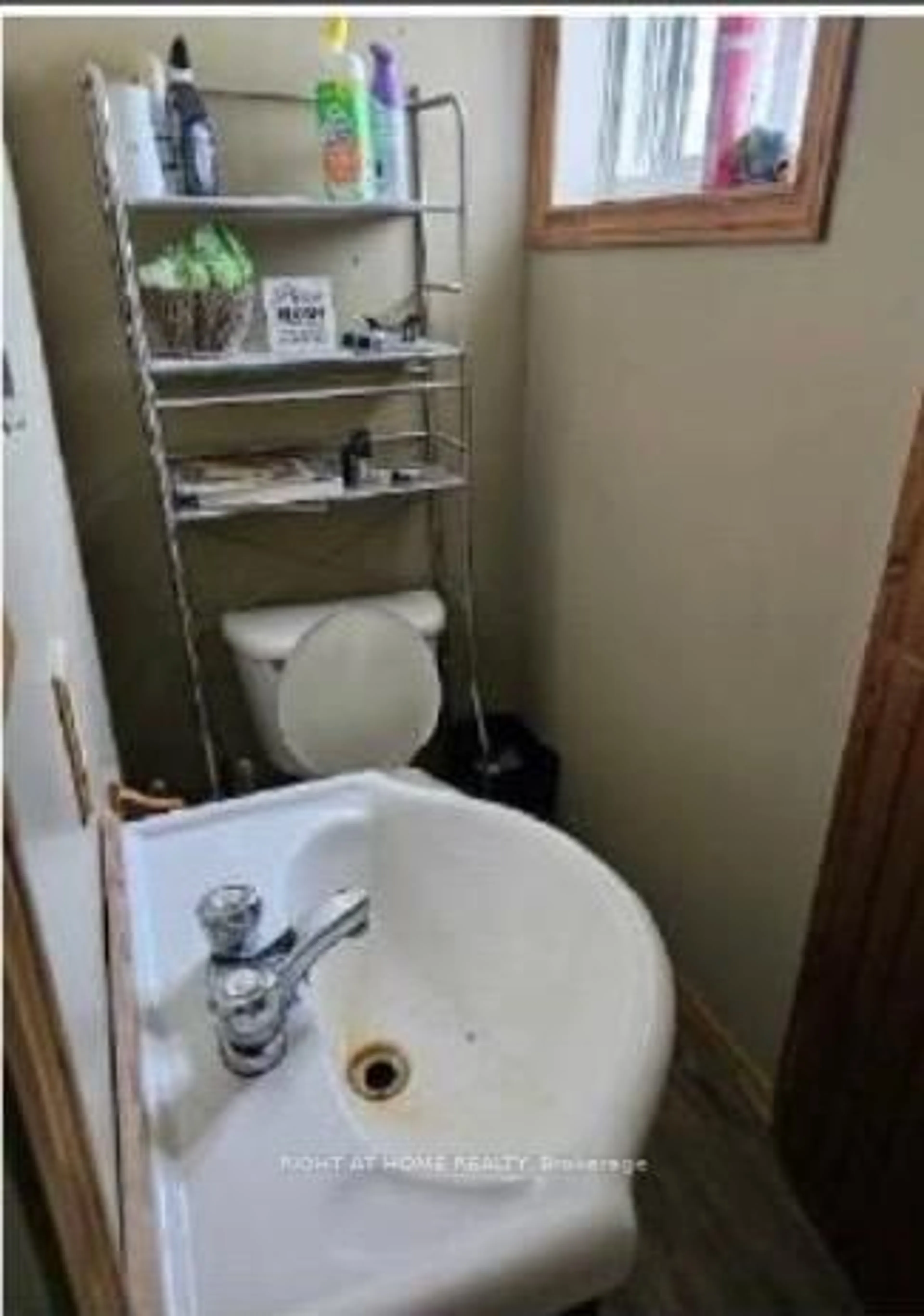 A pic of a room for 12 Circle Dr, Rideau Lakes Ontario K0G 1E0