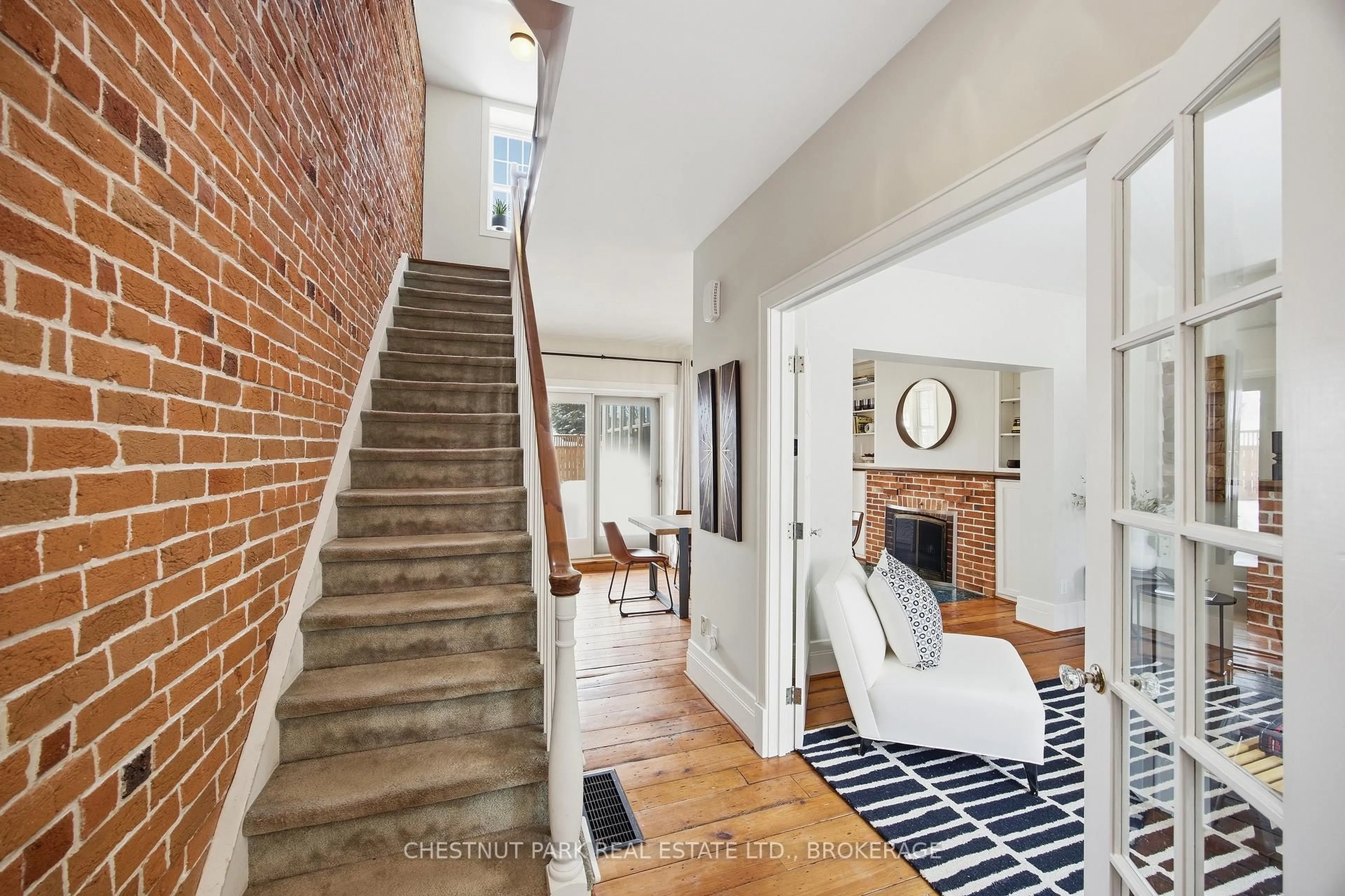 Indoor entryway for 116 William St, Kingston Ontario K7L 2C8