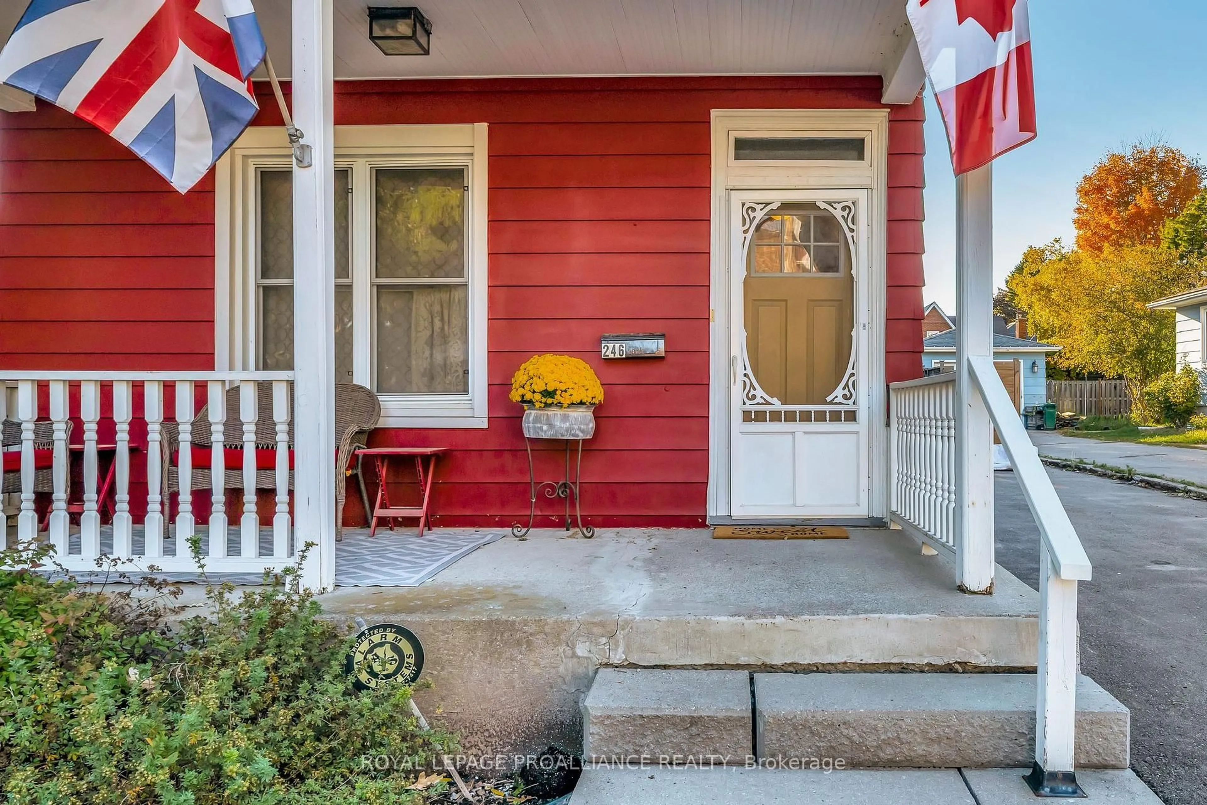 Indoor entryway for 246 Foster Ave, Belleville Ontario K8N 3R3