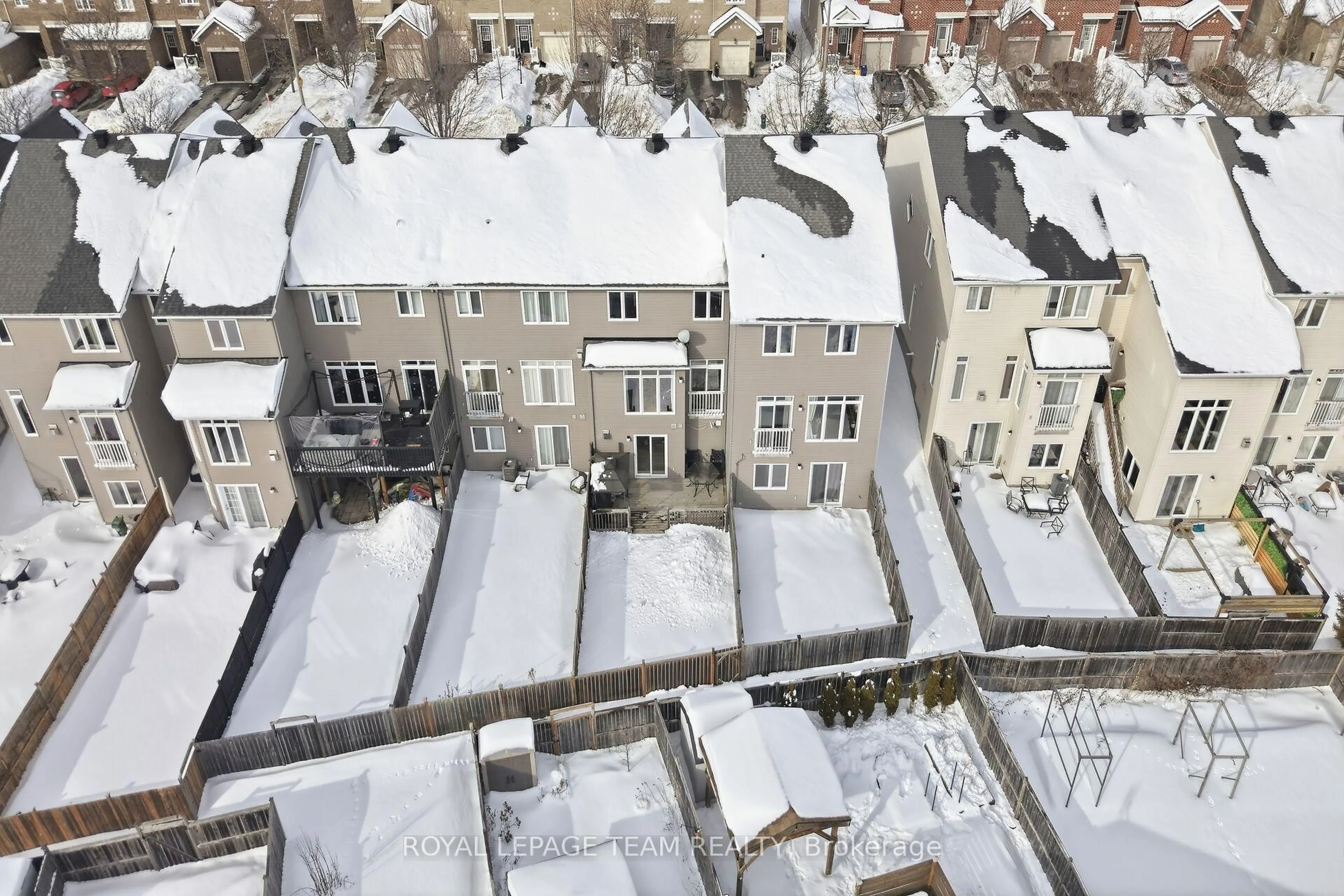 A pic from outside/outdoor area/front of a property/back of a property/a pic from drone, city buildings view from balcony for 420 Foxhall Way, Ottawa Ontario K2M 0G1