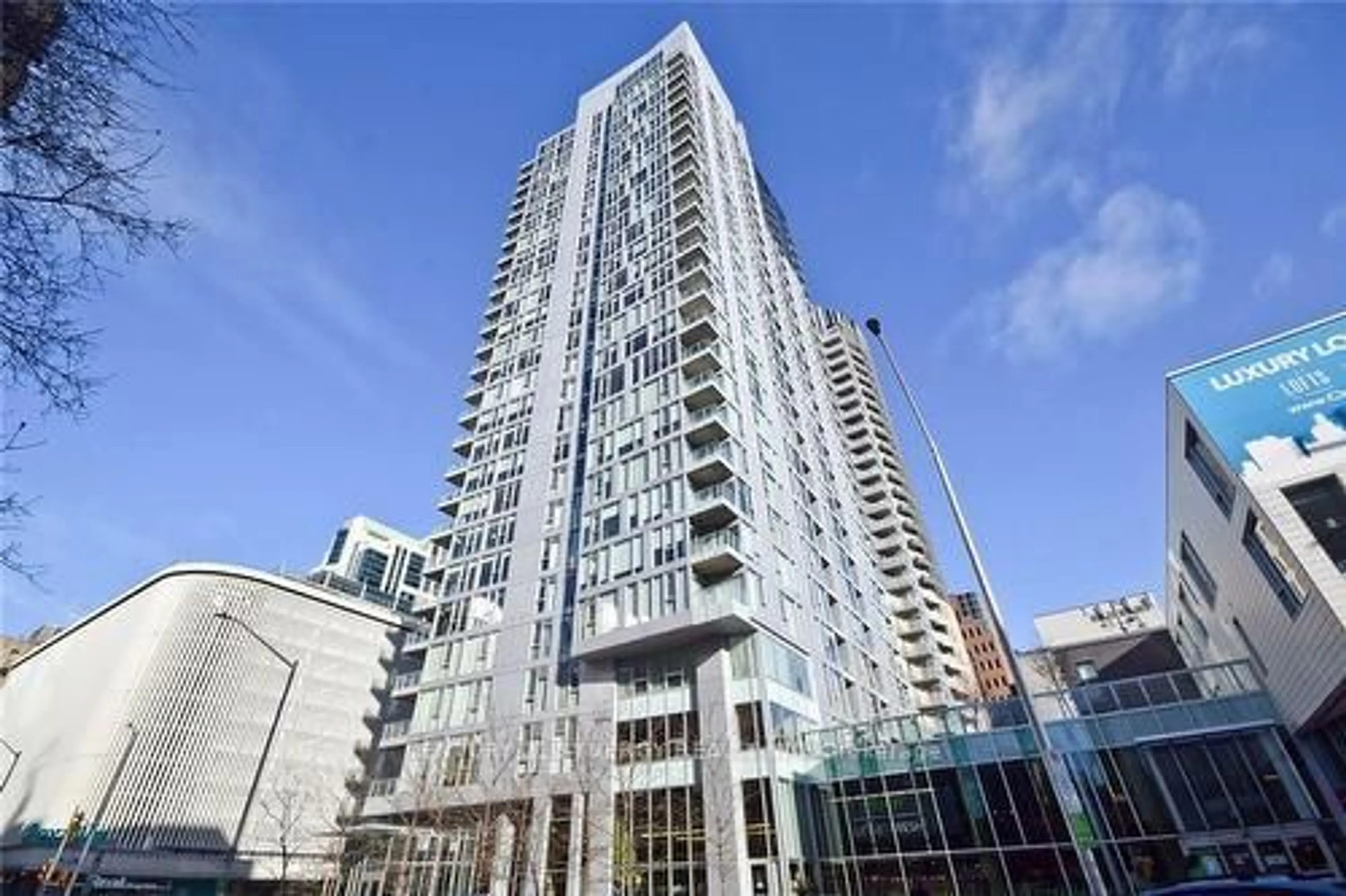 Indoor foyer for 179 Metcalfe St #2010, Ottawa Ontario K2P 1P7