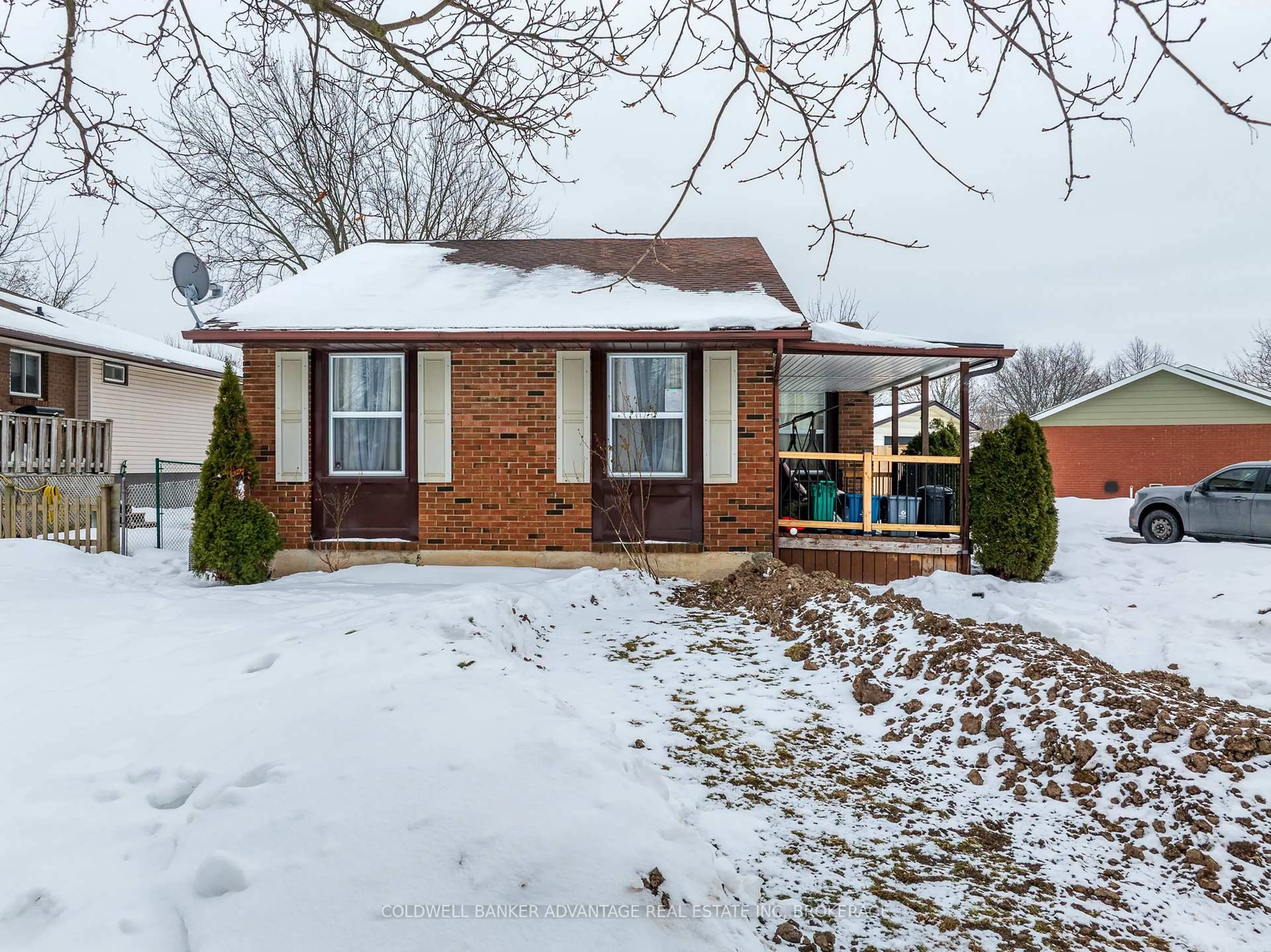 Home with brick exterior material, street for 25 Newleaf Cres, Welland Ontario L3C 6B4