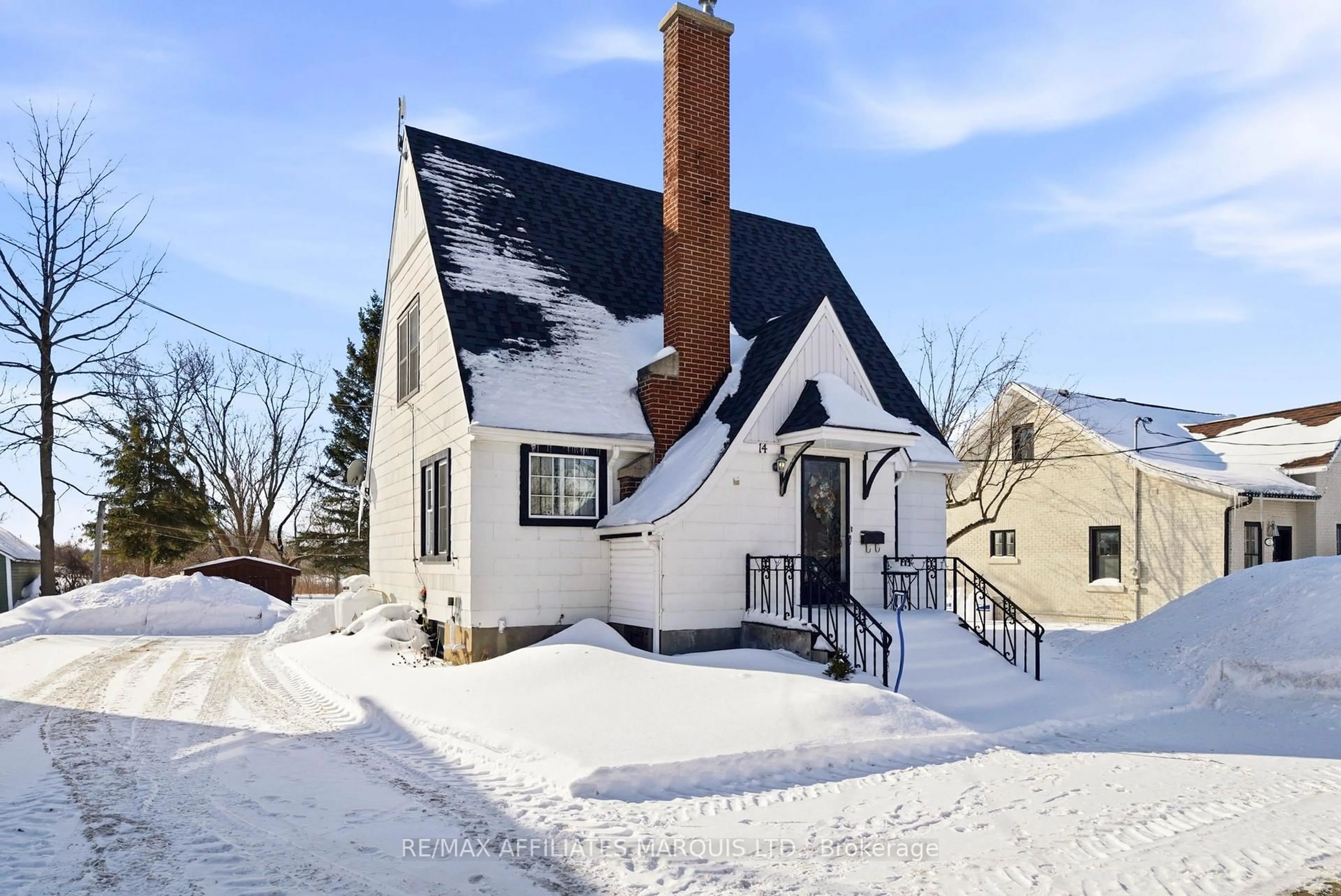 A pic from outside/outdoor area/front of a property/back of a property/a pic from drone, street for 14 Spring St, North Glengarry Ontario K0C 1T0