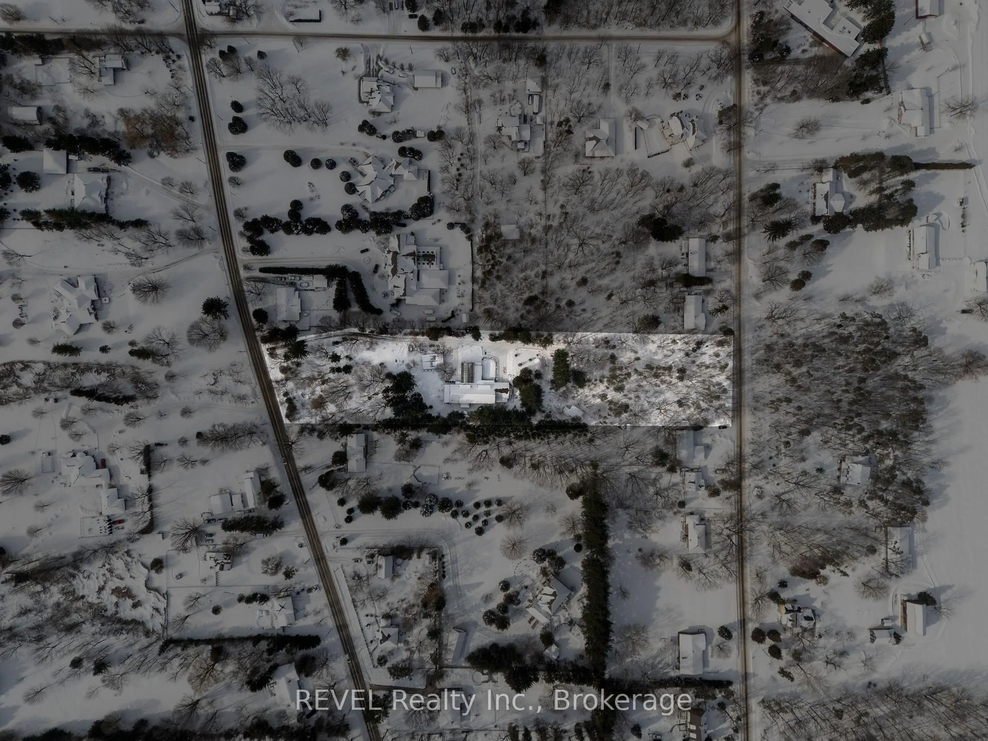 A pic from outside/outdoor area/front of a property/back of a property/a pic from drone, building for 573 CANBORO Rd, Pelham Ontario L0S 1C0