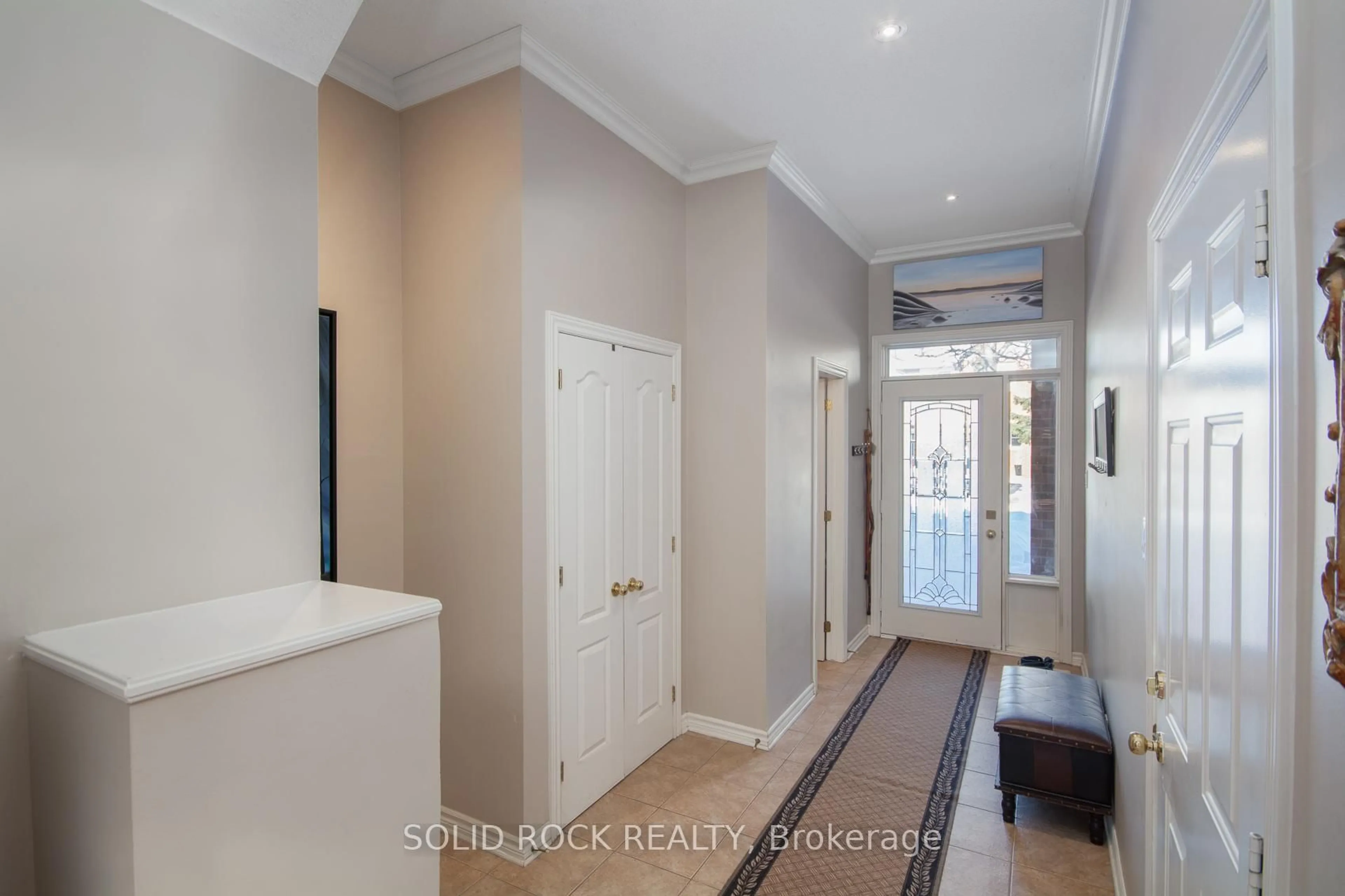 Indoor entryway for 416 Cache Bay Cres, Ottawa Ontario K1T 4H3