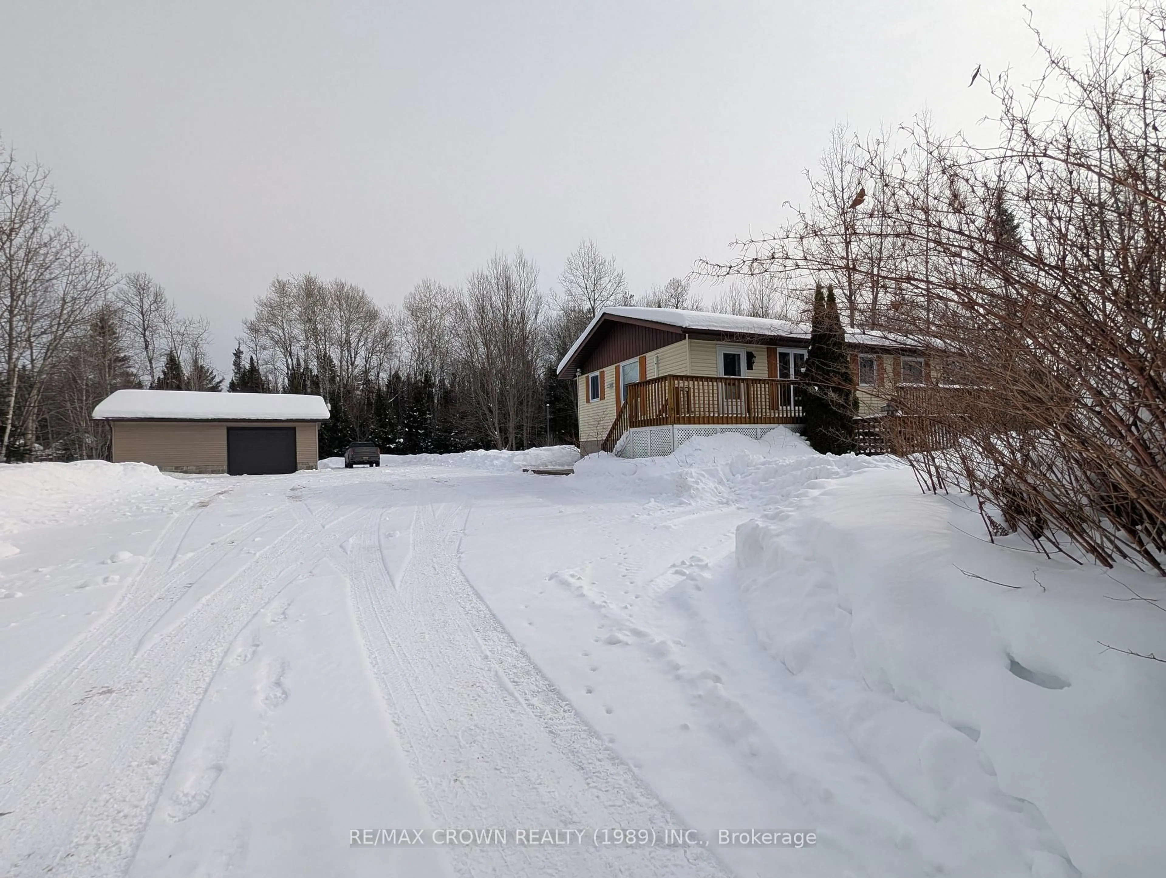 A pic from outside/outdoor area/front of a property/back of a property/a pic from drone, building for 762 Ouellette Rd, East Ferris Ontario P0H 1K0