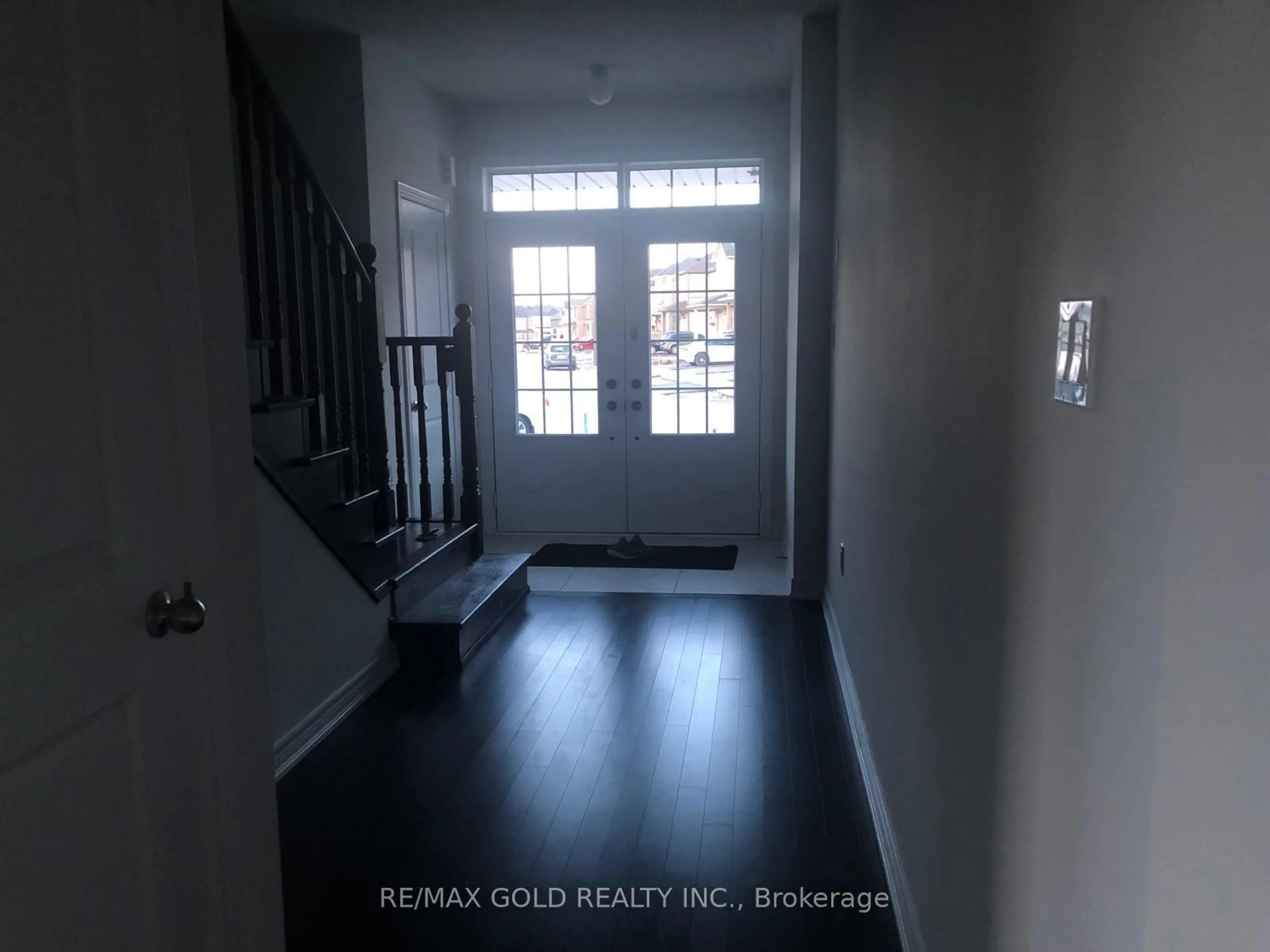 Indoor entryway for 124 LIMESTONE Lane, Shelburne Ontario L9V 3Y4