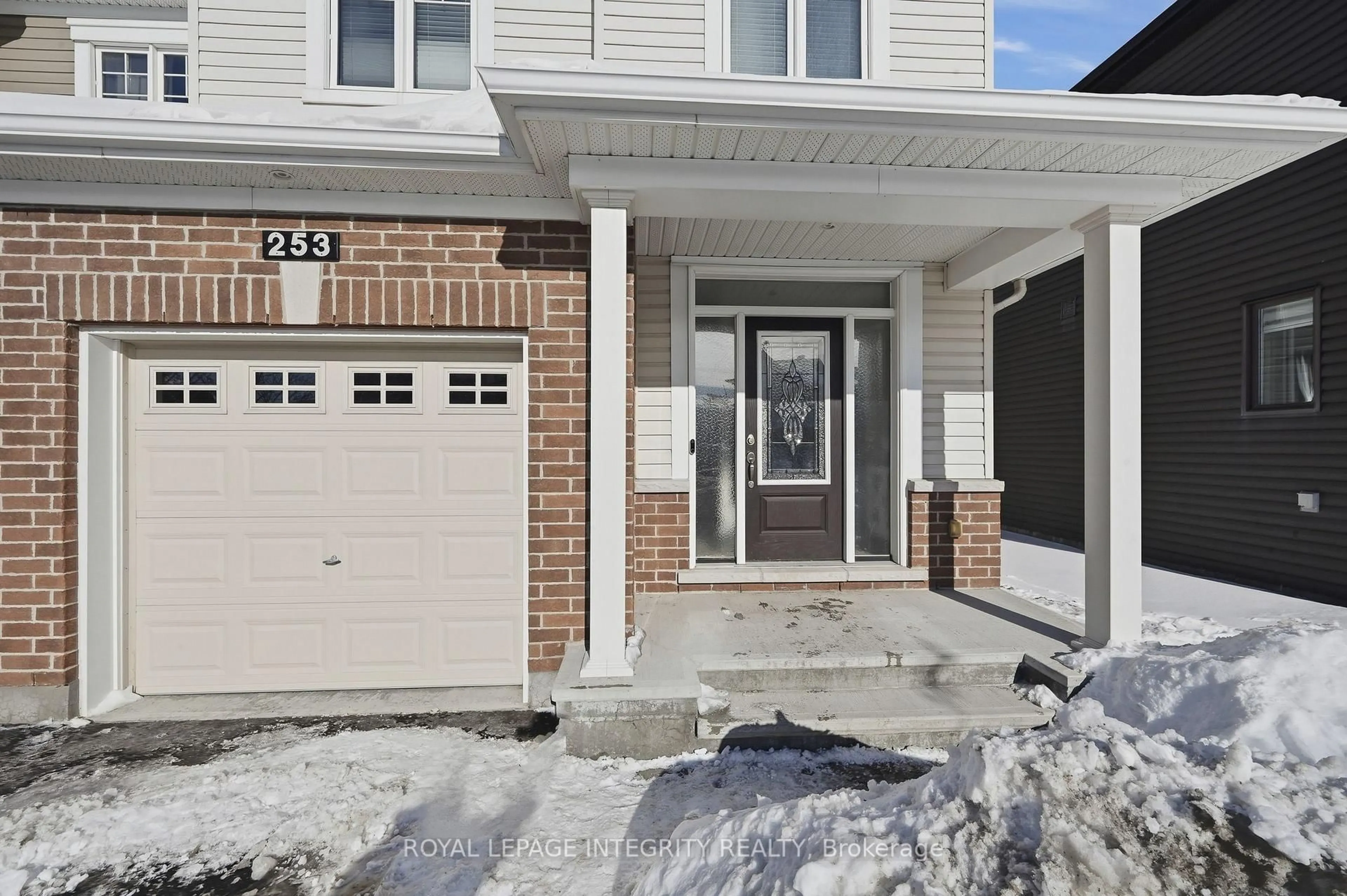 Indoor entryway for 253 Hepatica Way, Ottawa Ontario K4A 0Z2