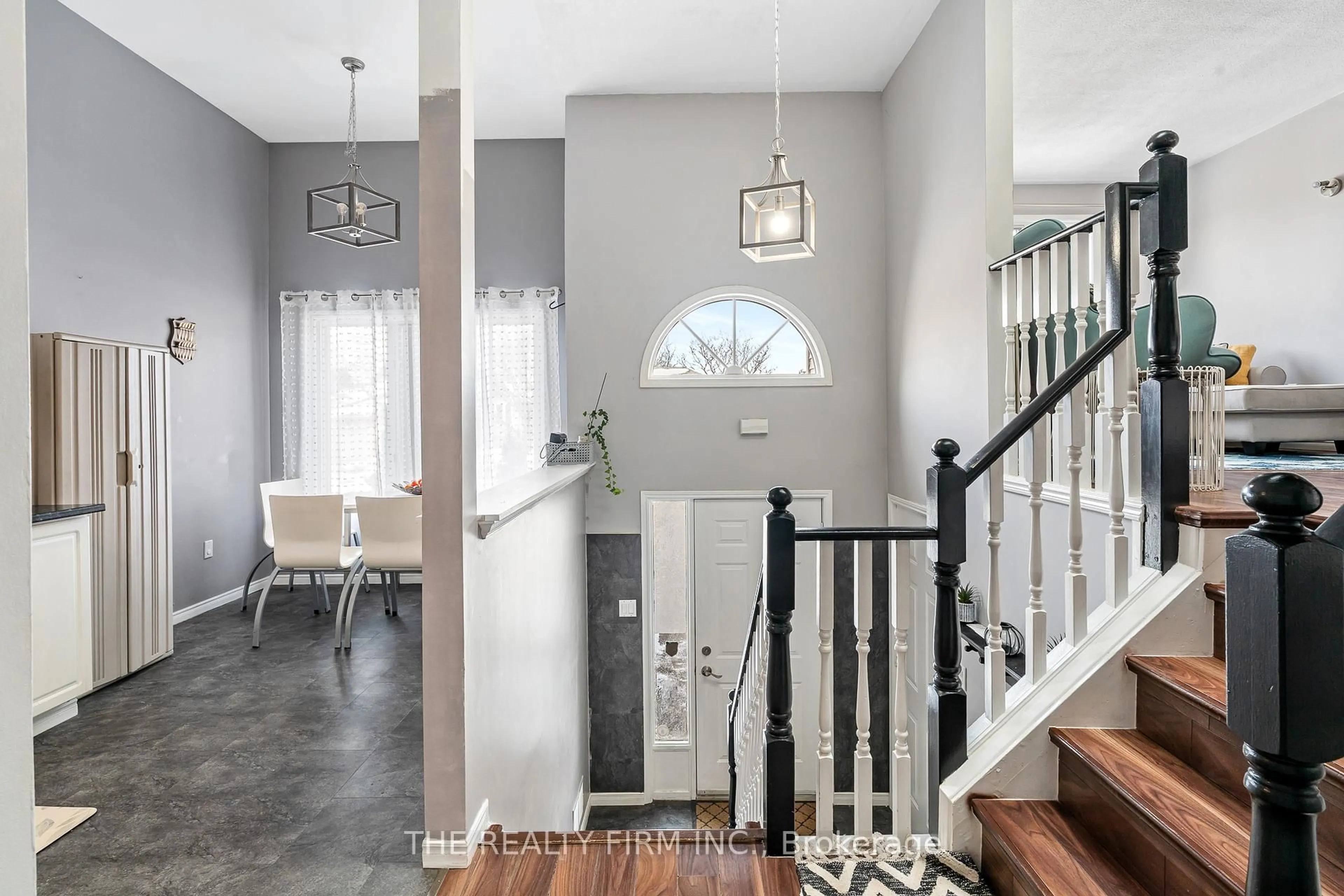 Indoor entryway for 79 Sunrise Cres, London East Ontario N5V 4V8