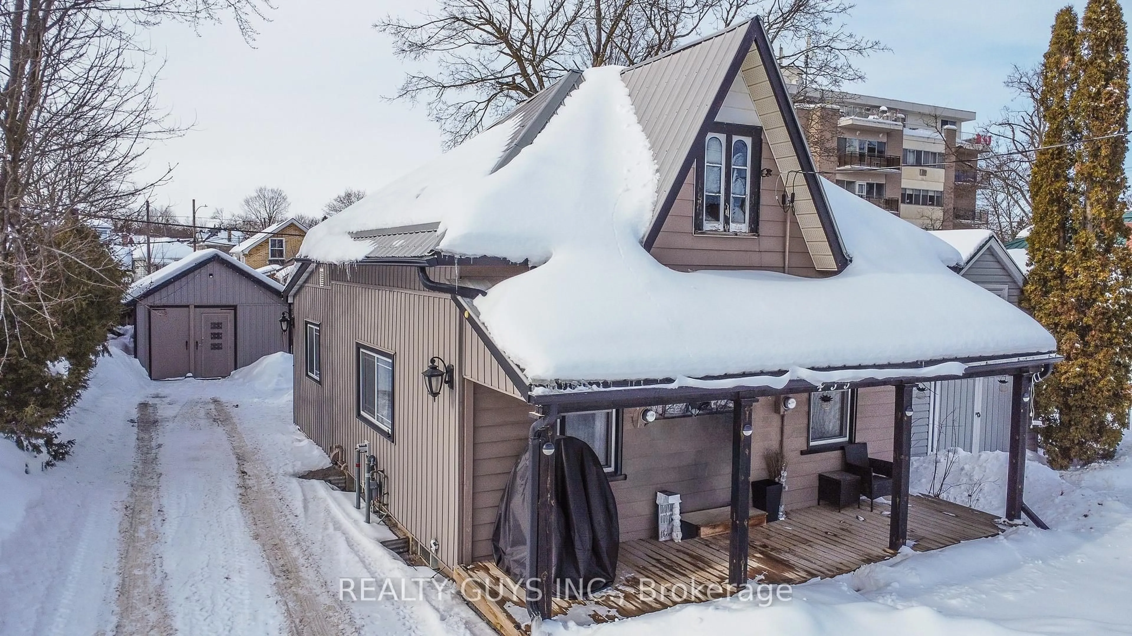 A pic from outside/outdoor area/front of a property/back of a property/a pic from drone, street for 459 Donegal St, Peterborough Ontario K9H 4L7