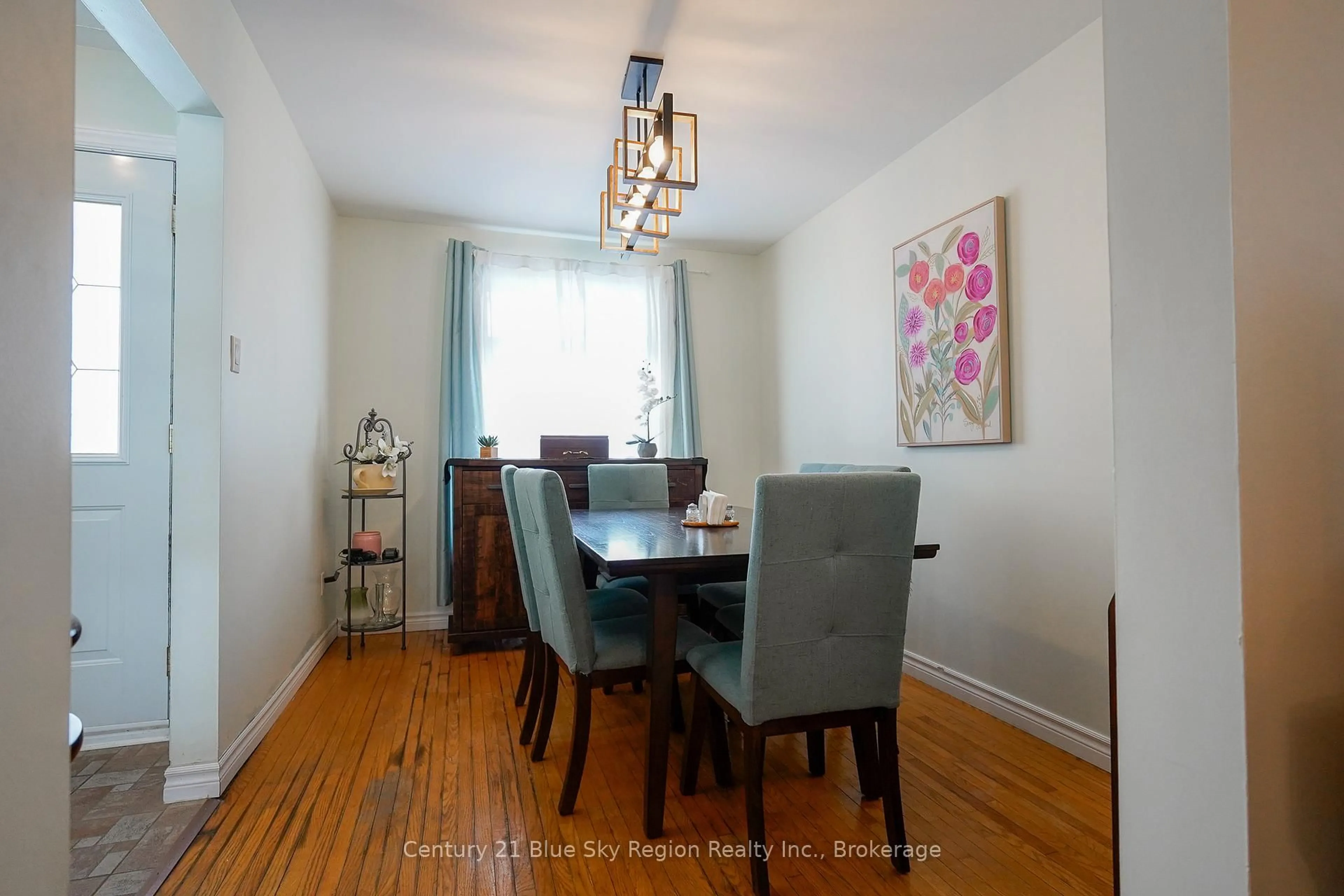 Dining room, wood/laminate floor for 14 Marshall Park Dr, North Bay Ontario P1A 2N9