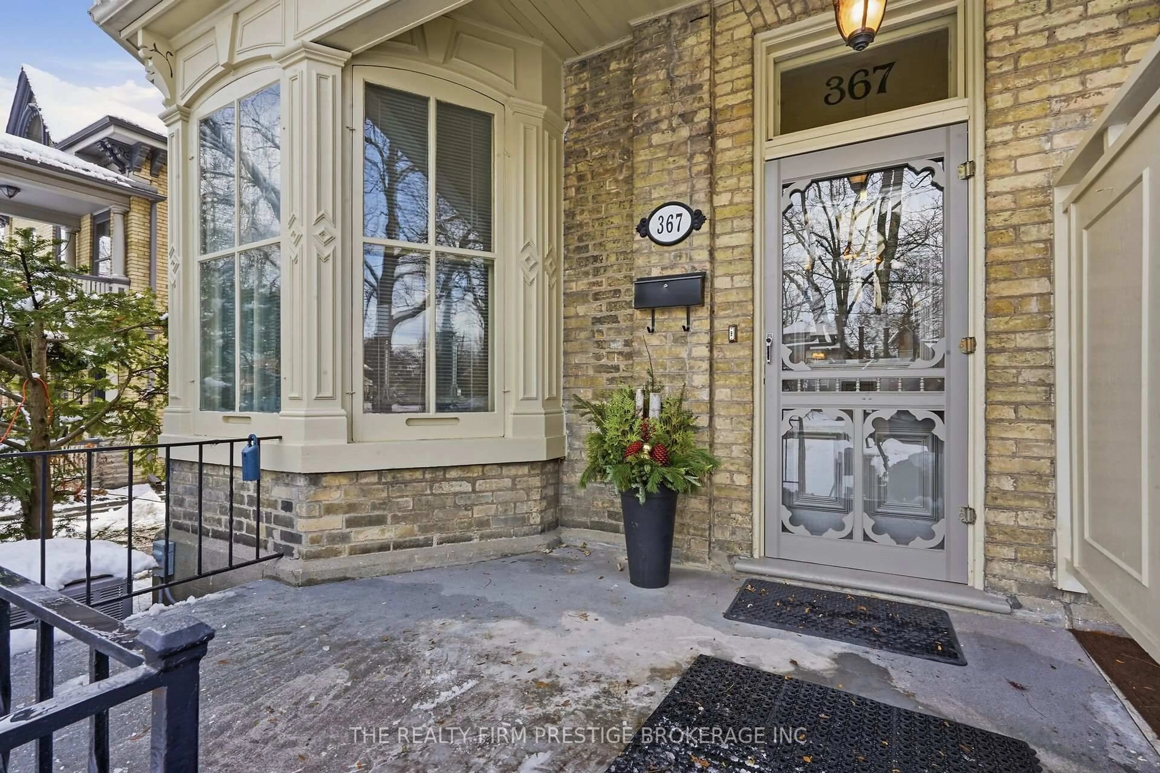 Indoor entryway for 367 St James St, London East Ontario N6A 1X8