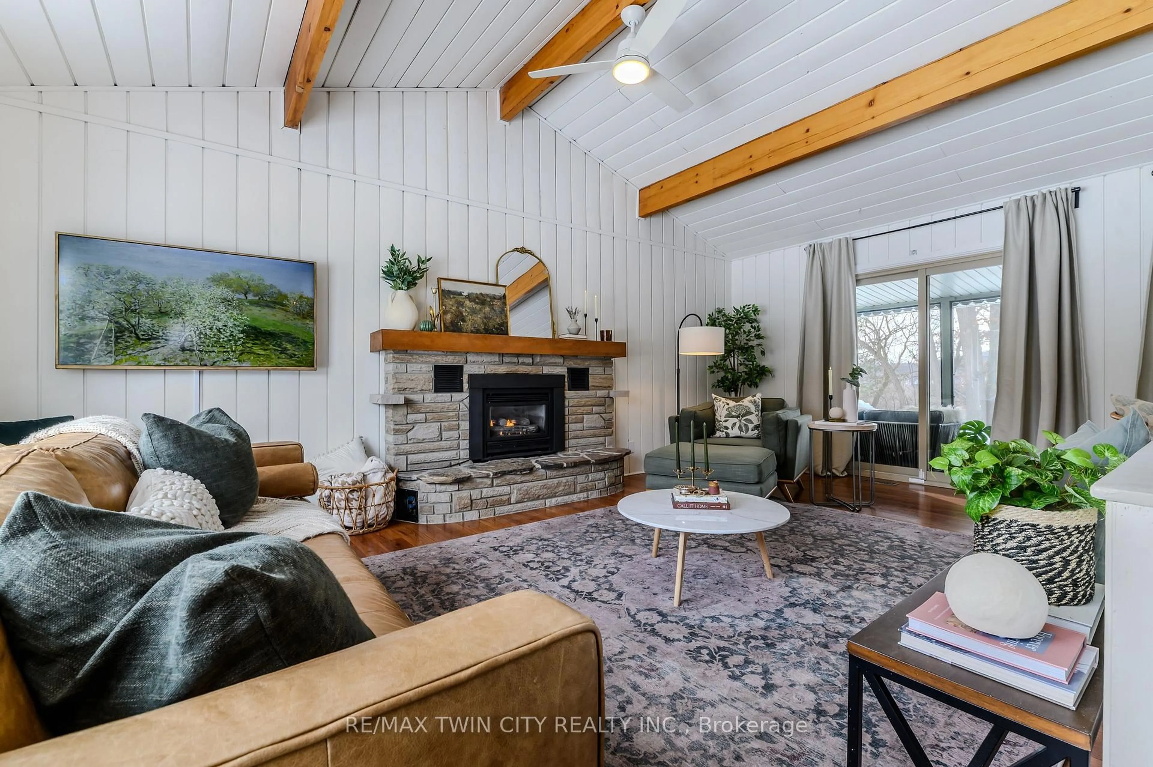 Living room with furniture, unknown for 60 Curtis Ave, Brant Ontario N3L 3J7