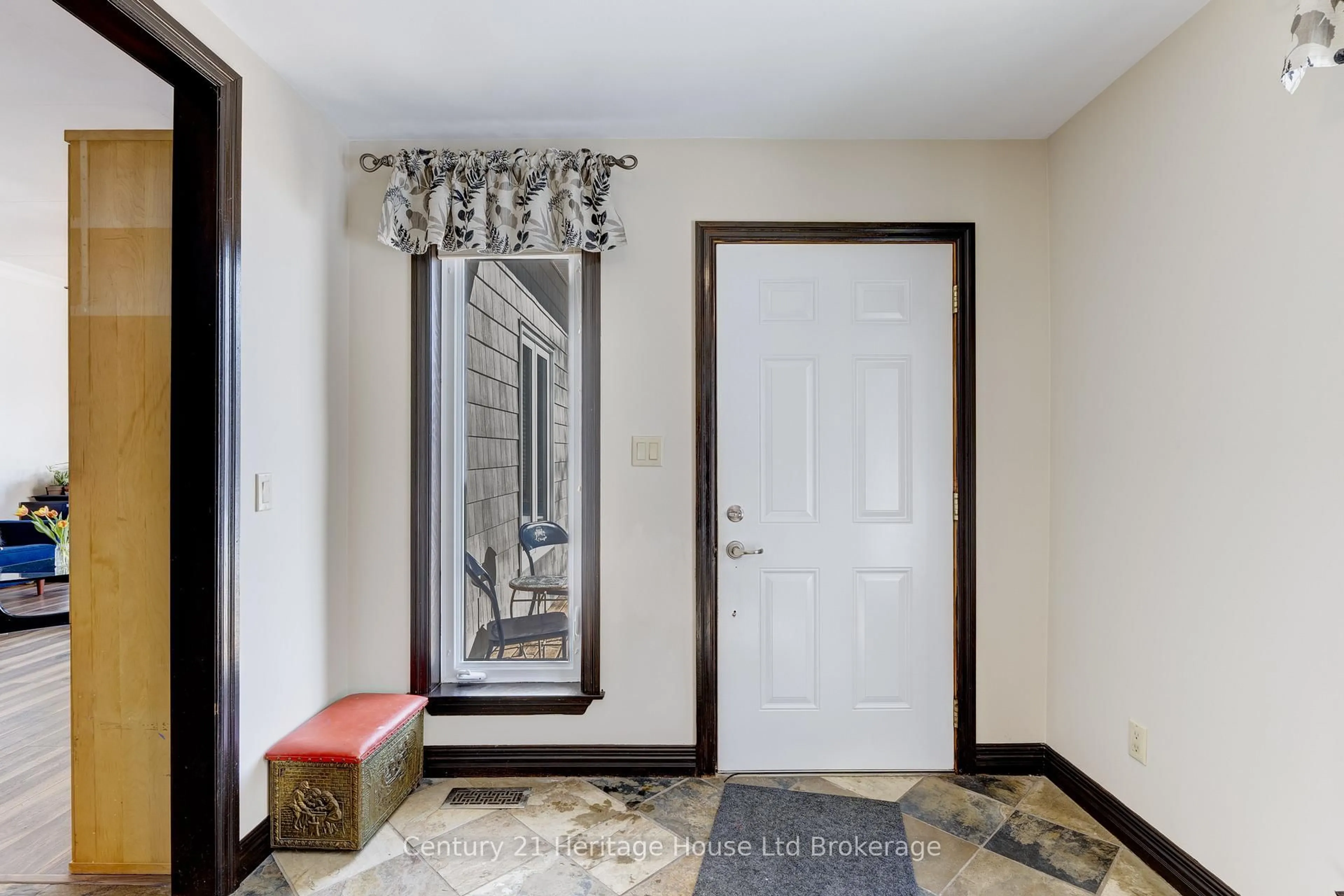 Indoor entryway for 10915 Culloden Rd, Bayham Ontario N5H 2R3