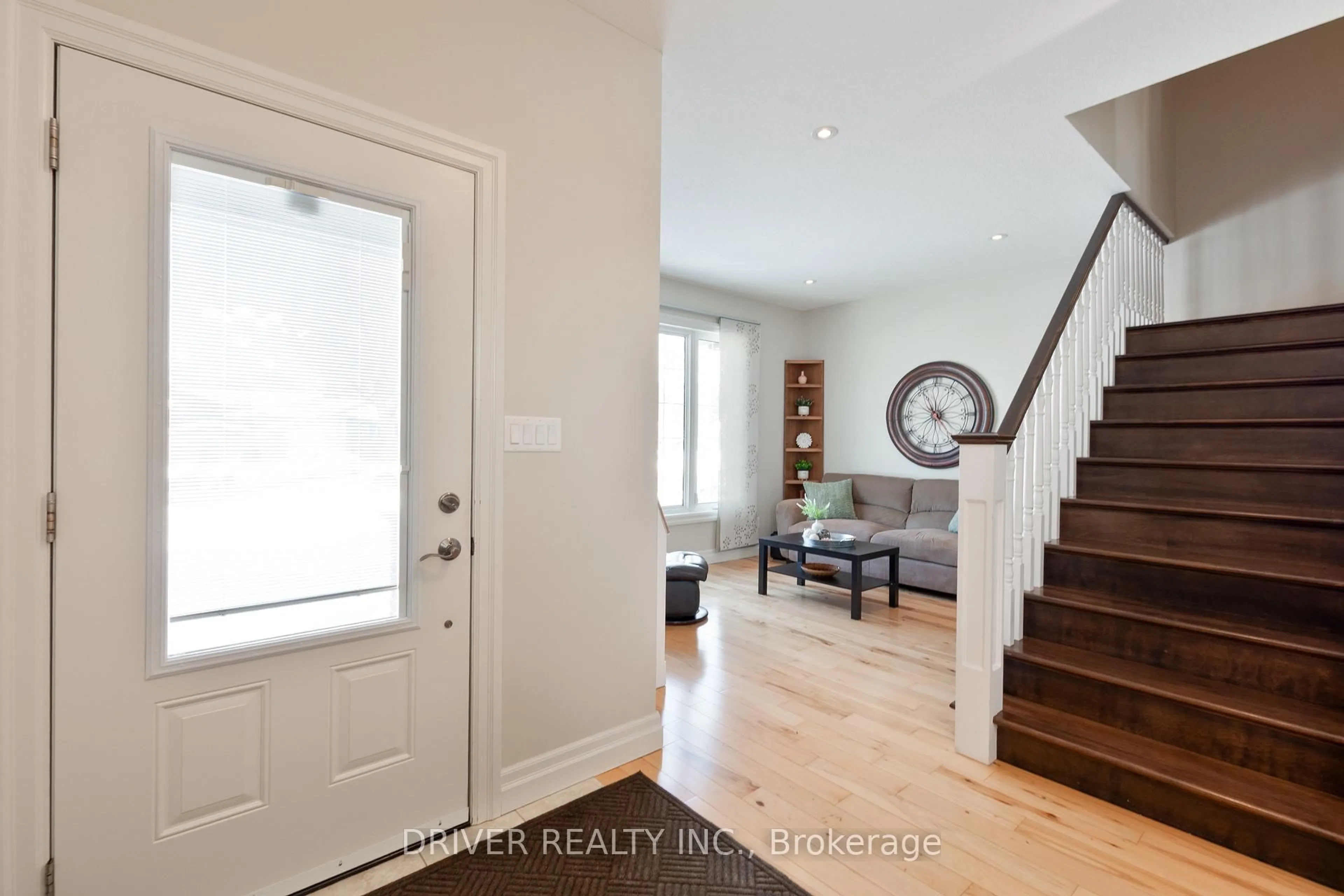 Indoor entryway for 36 Spruce St, Aylmer Ontario N5H 3J4