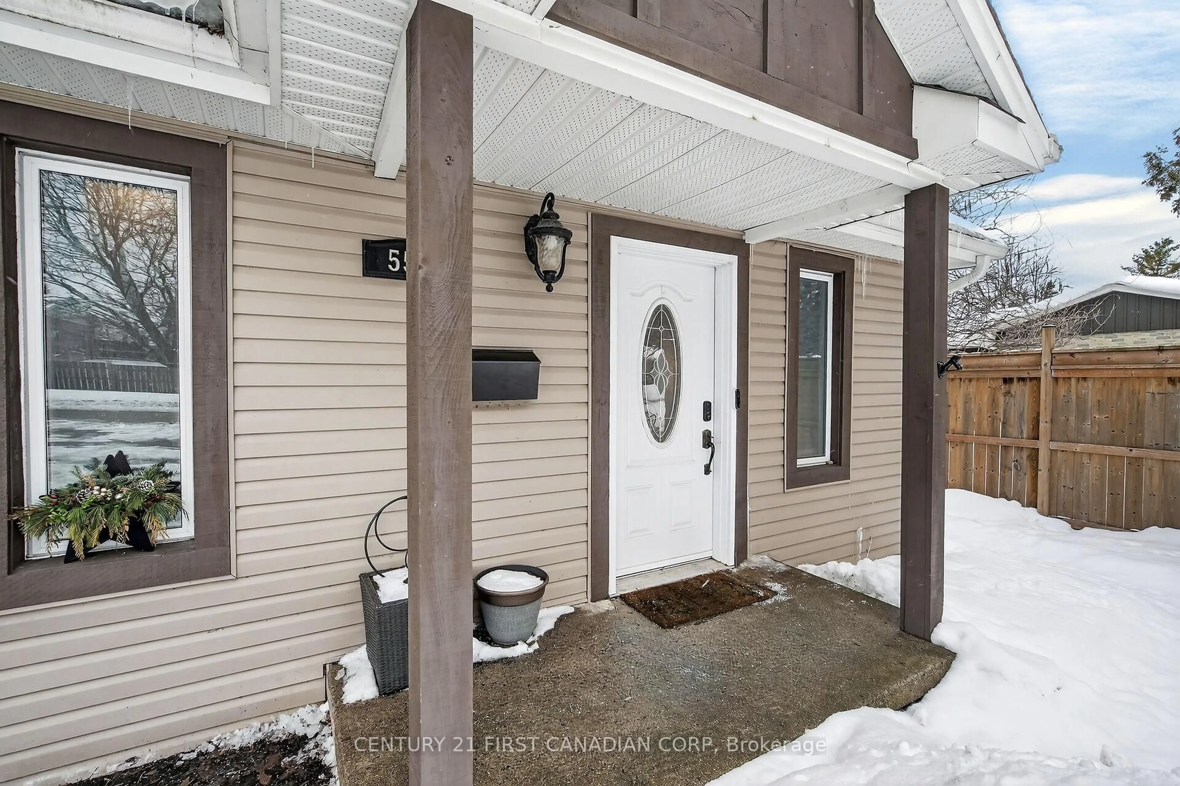 Indoor entryway for 557 Boler Rd, London South Ontario N6K 3R8