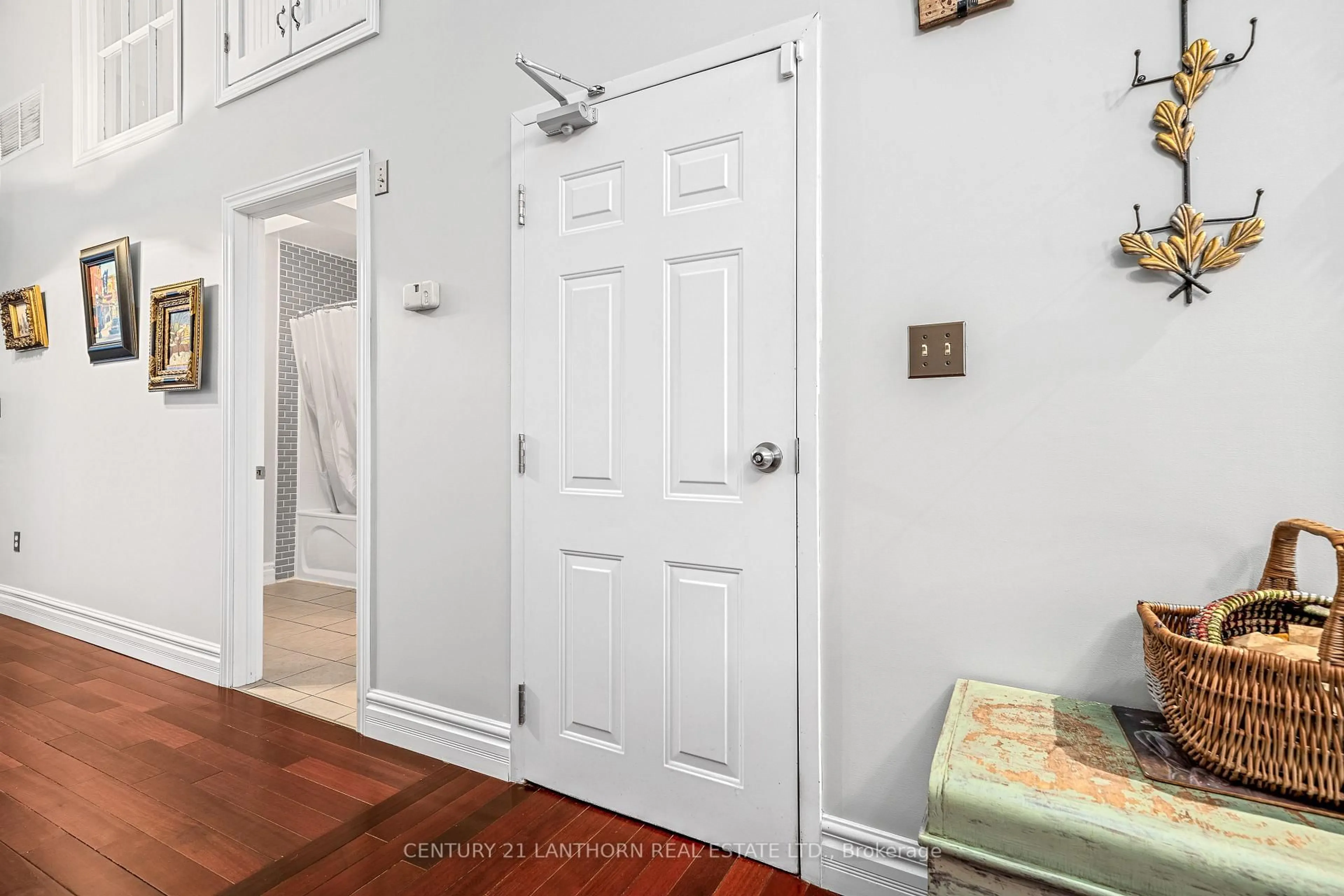 Indoor entryway for 393 Front St, Belleville Ontario K8N 2Z9