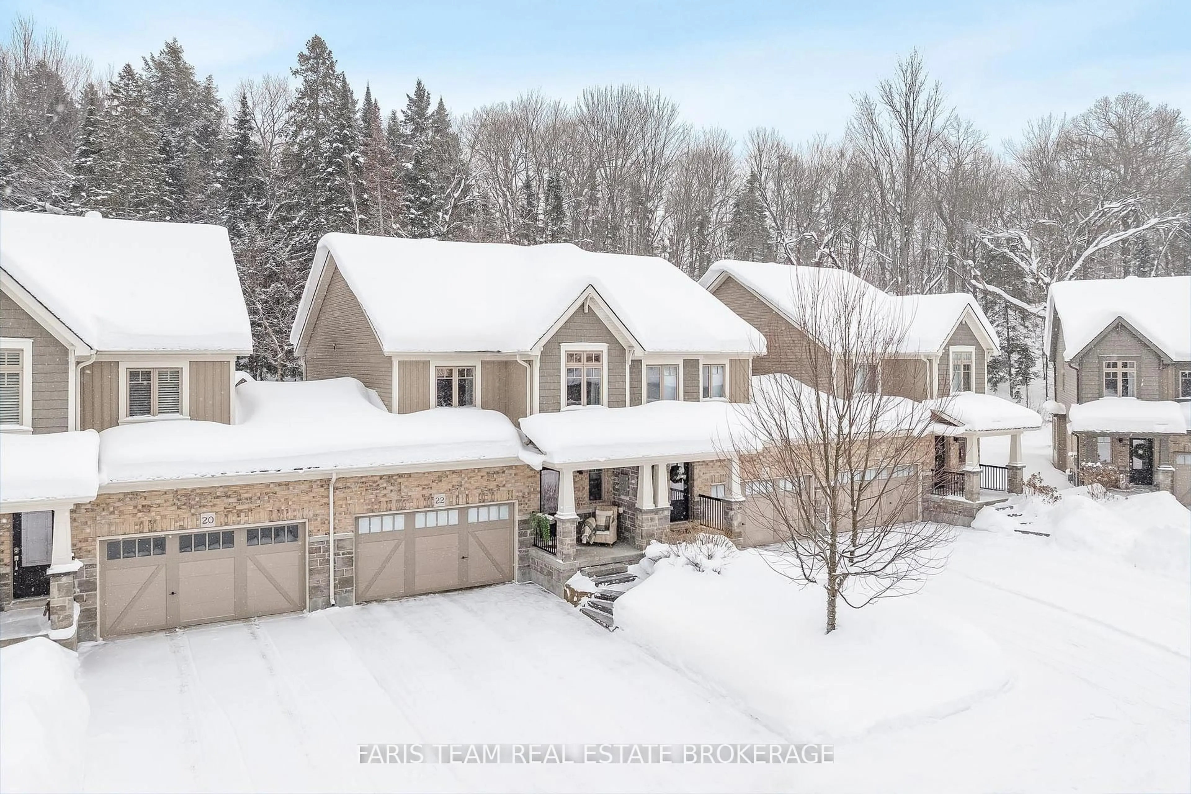 A pic from outside/outdoor area/front of a property/back of a property/a pic from drone, street for 22 Spalding Cres, Huntsville Ontario P1H 1C8