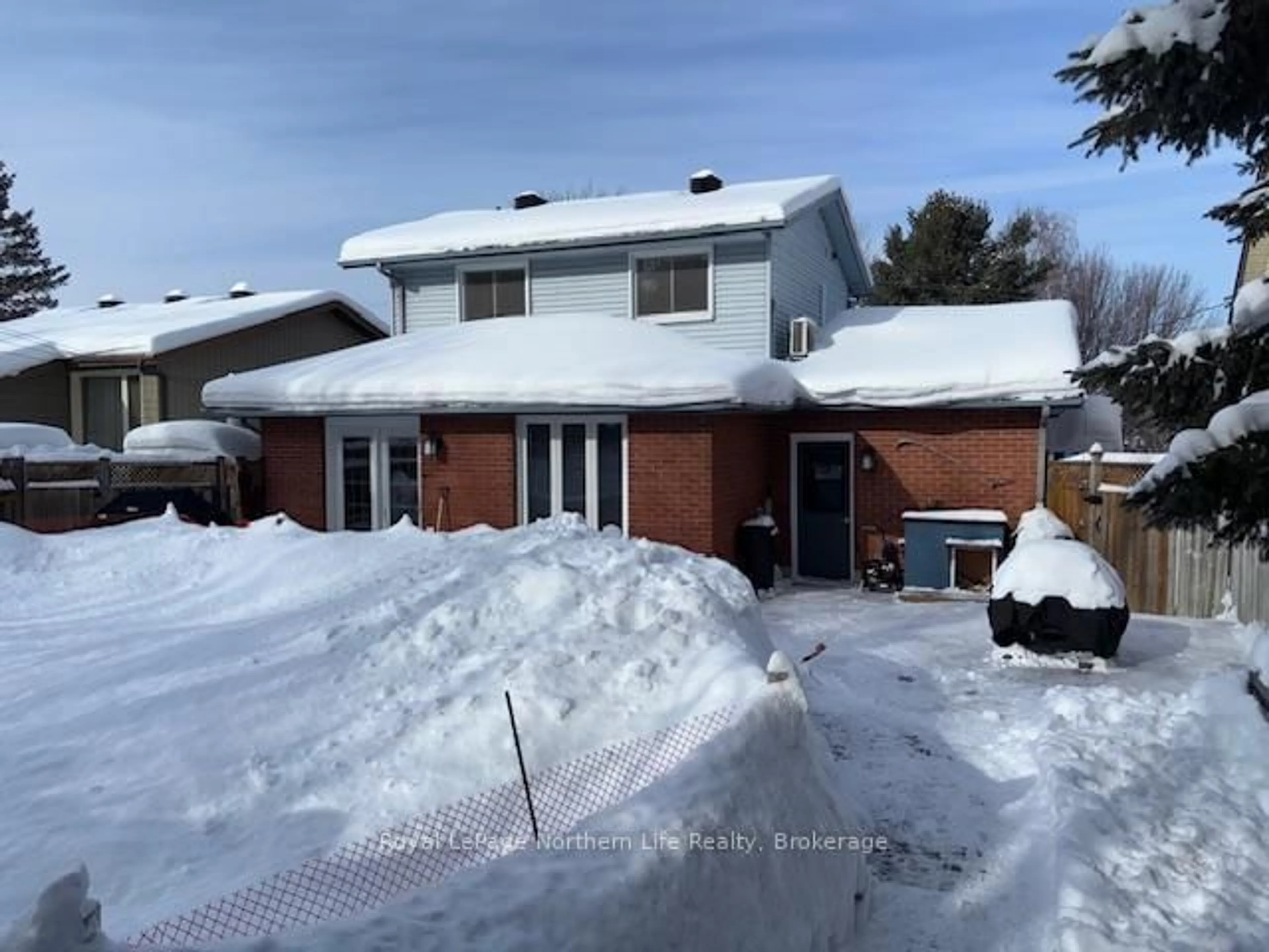 A pic from outside/outdoor area/front of a property/back of a property/a pic from drone, street for 98 Sable Cres, North Bay Ontario P1A 3X7