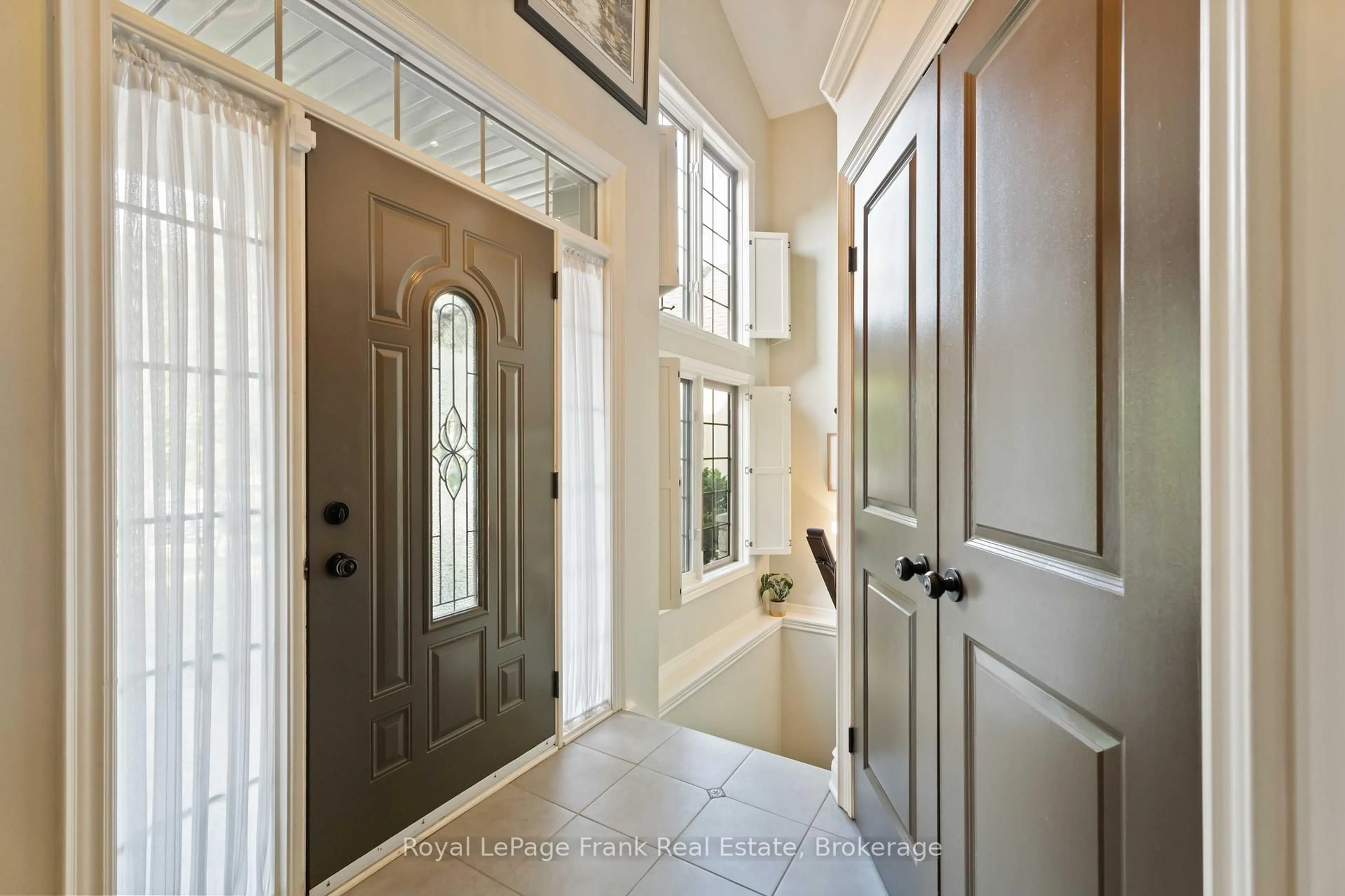 Indoor entryway for 61 Frontier Dr, Niagara-on-the-Lake Ontario L0S 1J0