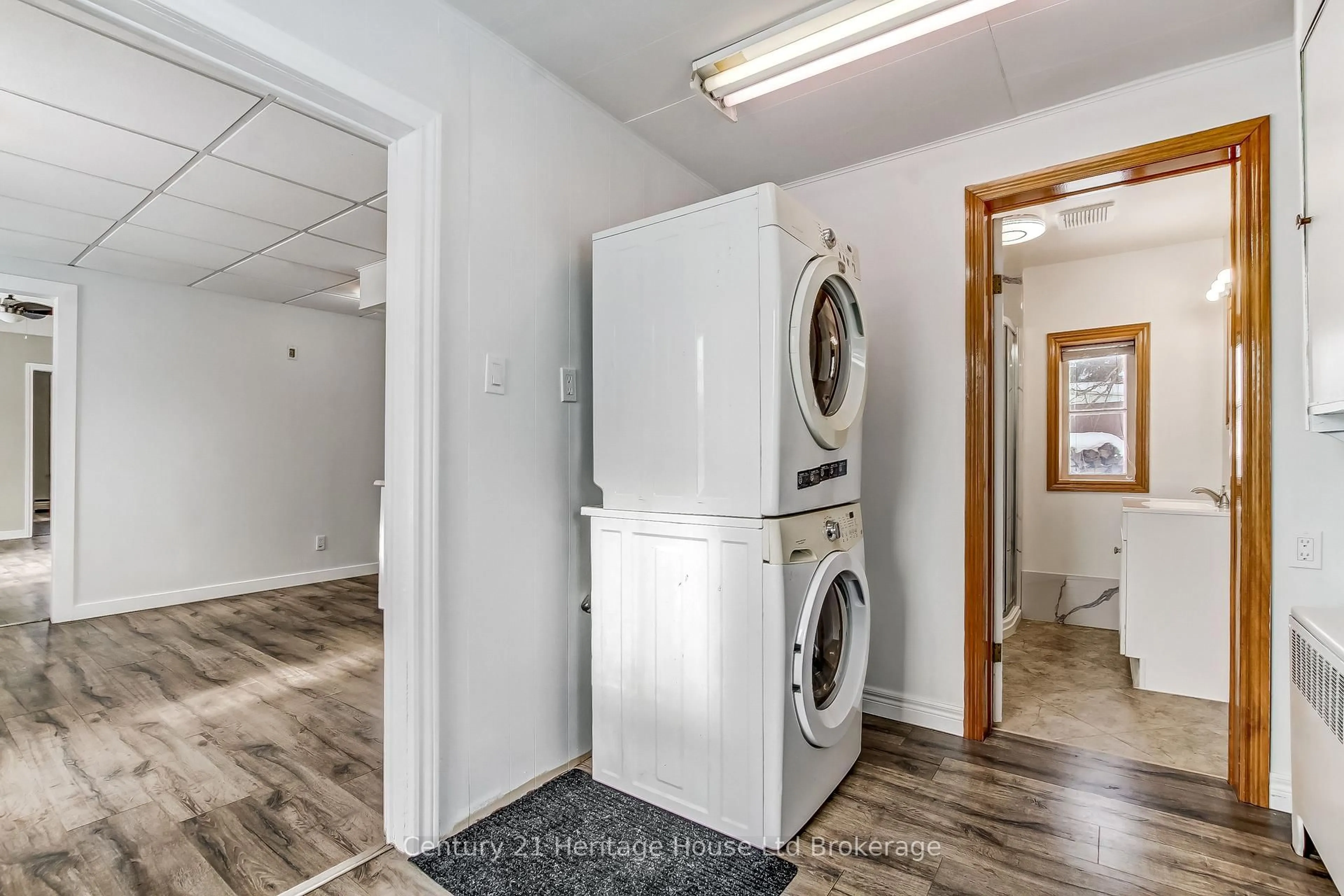 Laundry room for 152 Charles St, Ingersoll Ontario N5C 1K2