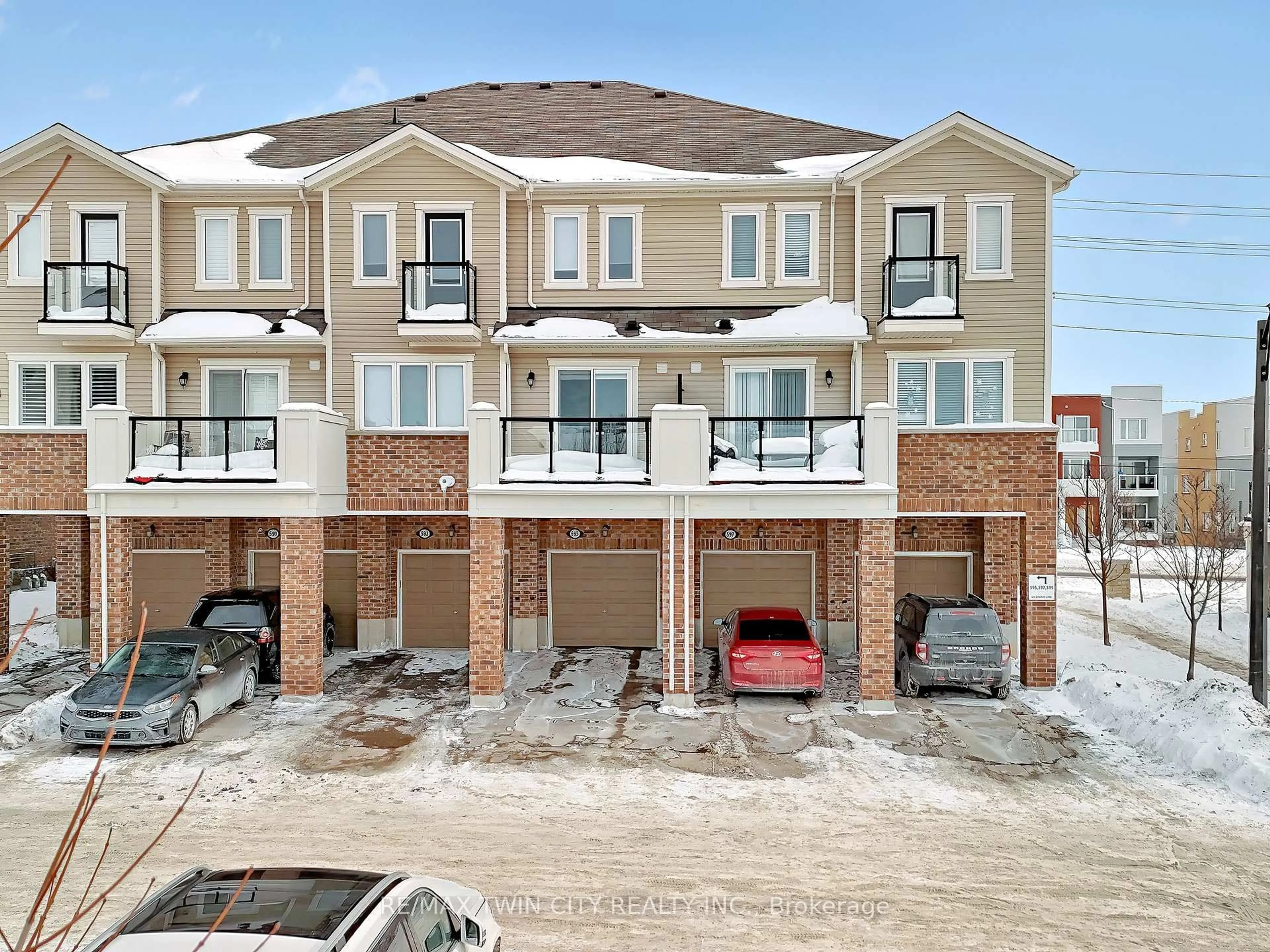 A pic from outside/outdoor area/front of a property/back of a property/a pic from drone, street for 593 Goldenrod Lane, Kitchener Ontario N2R 0L7