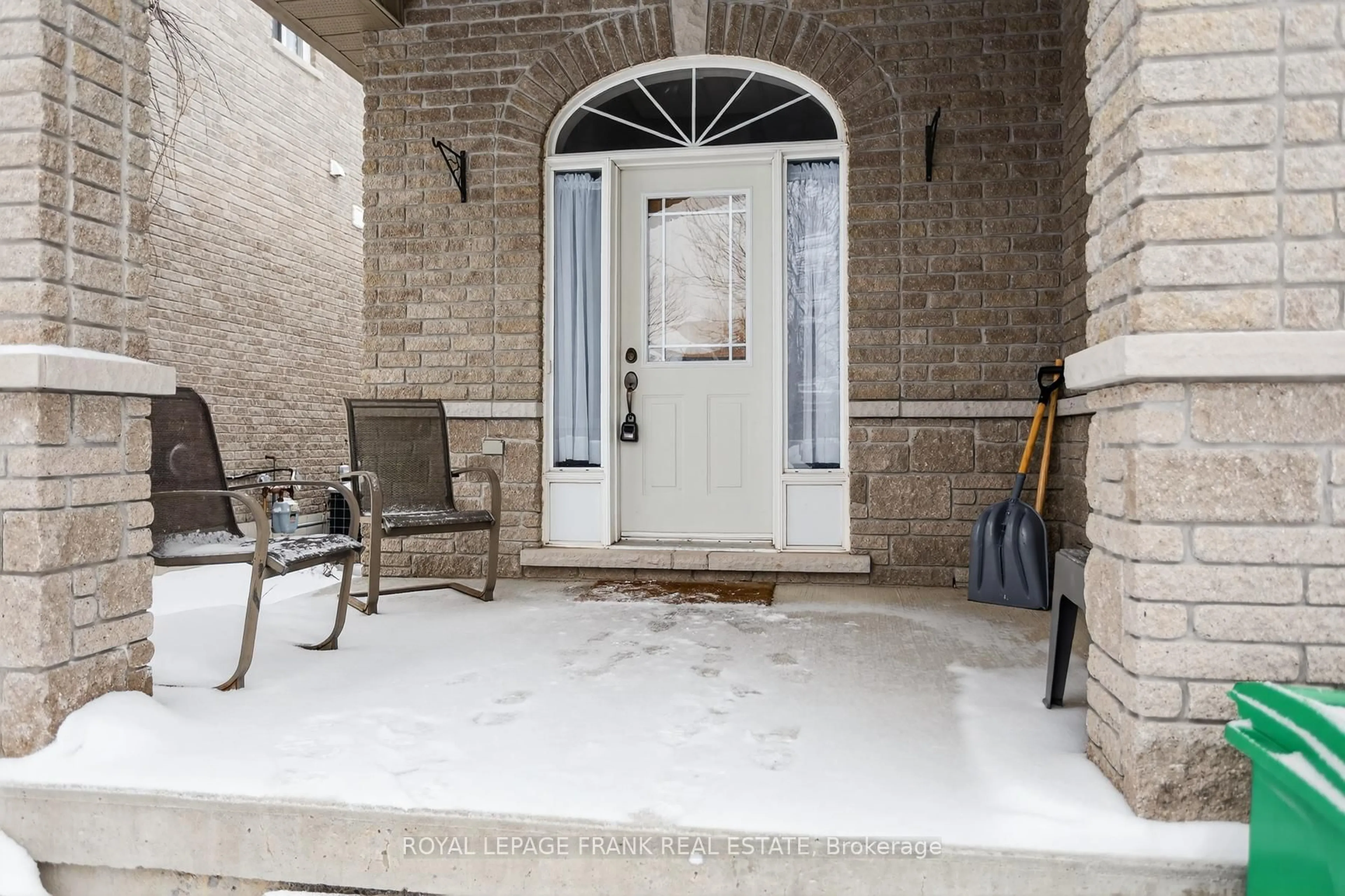 Indoor entryway for 456 Settlers Rdge, Peterborough Ontario K9L 2A4