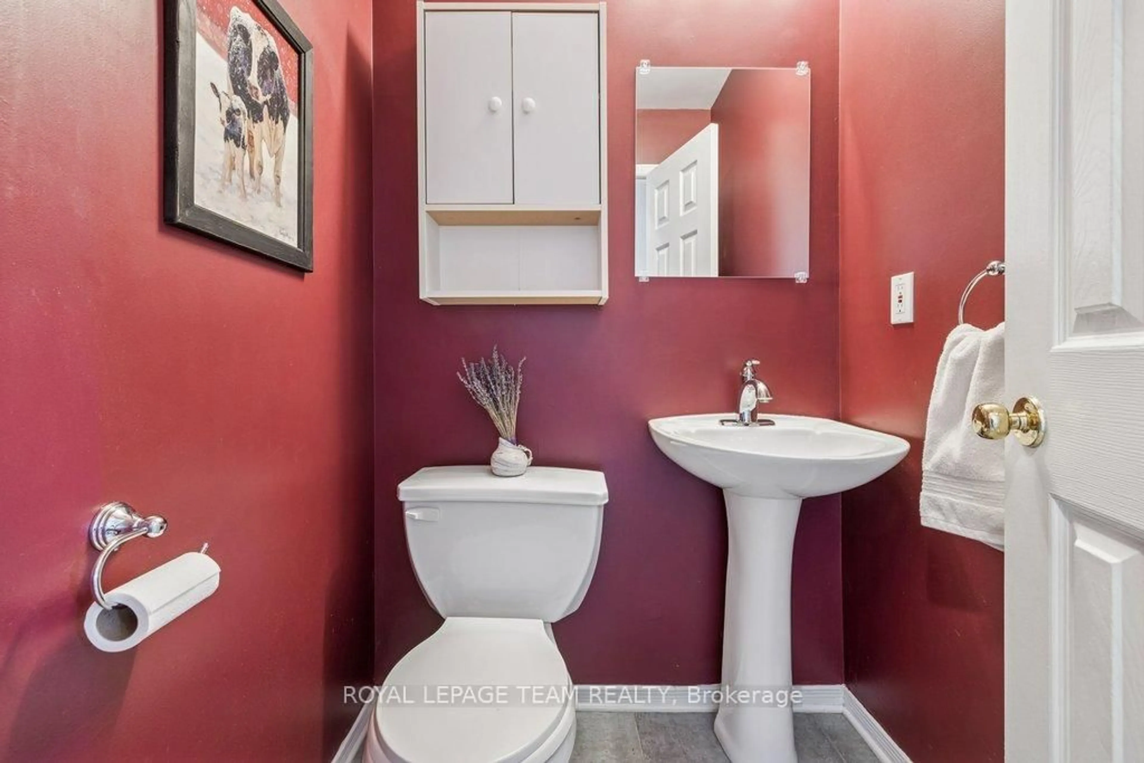 Standard bathroom, ceramic/tile floor for 4298 Sunwood Cres, Ottawa Ontario K1J 1B8