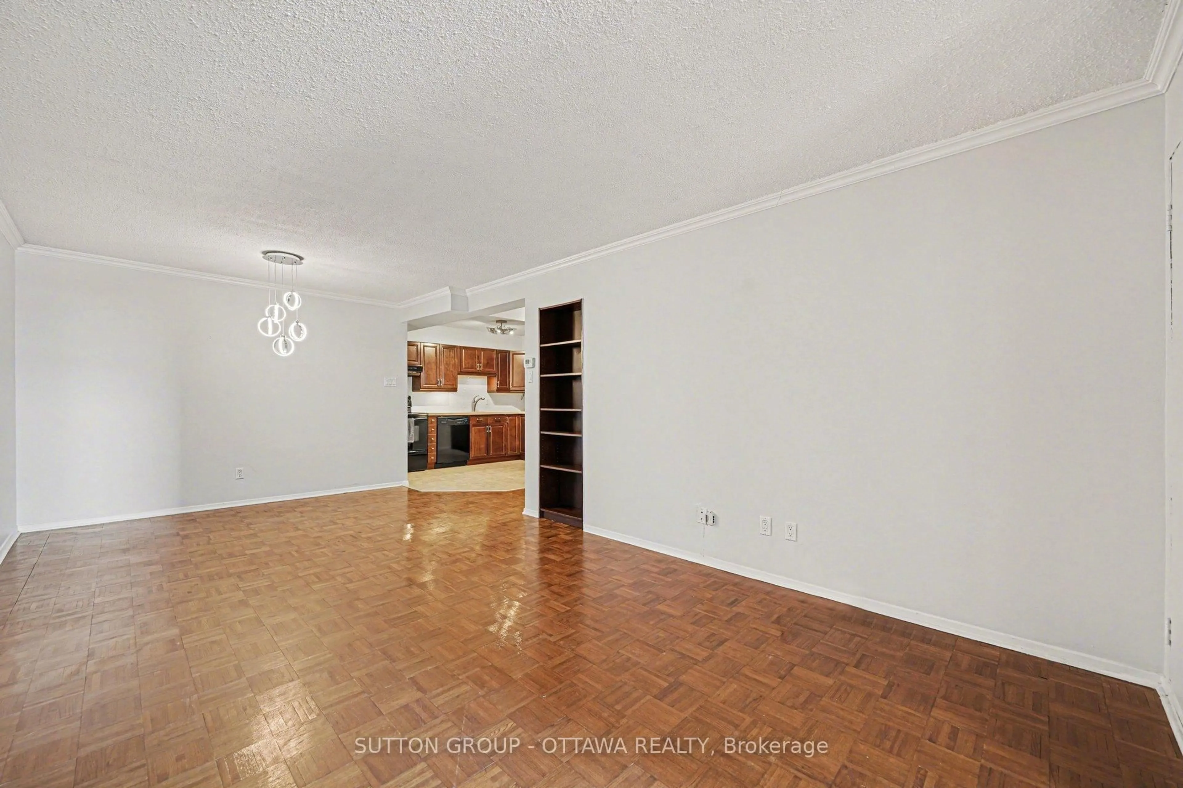 A pic of a room for 200 Bay St #1004, Ottawa Ontario K1R 7W8