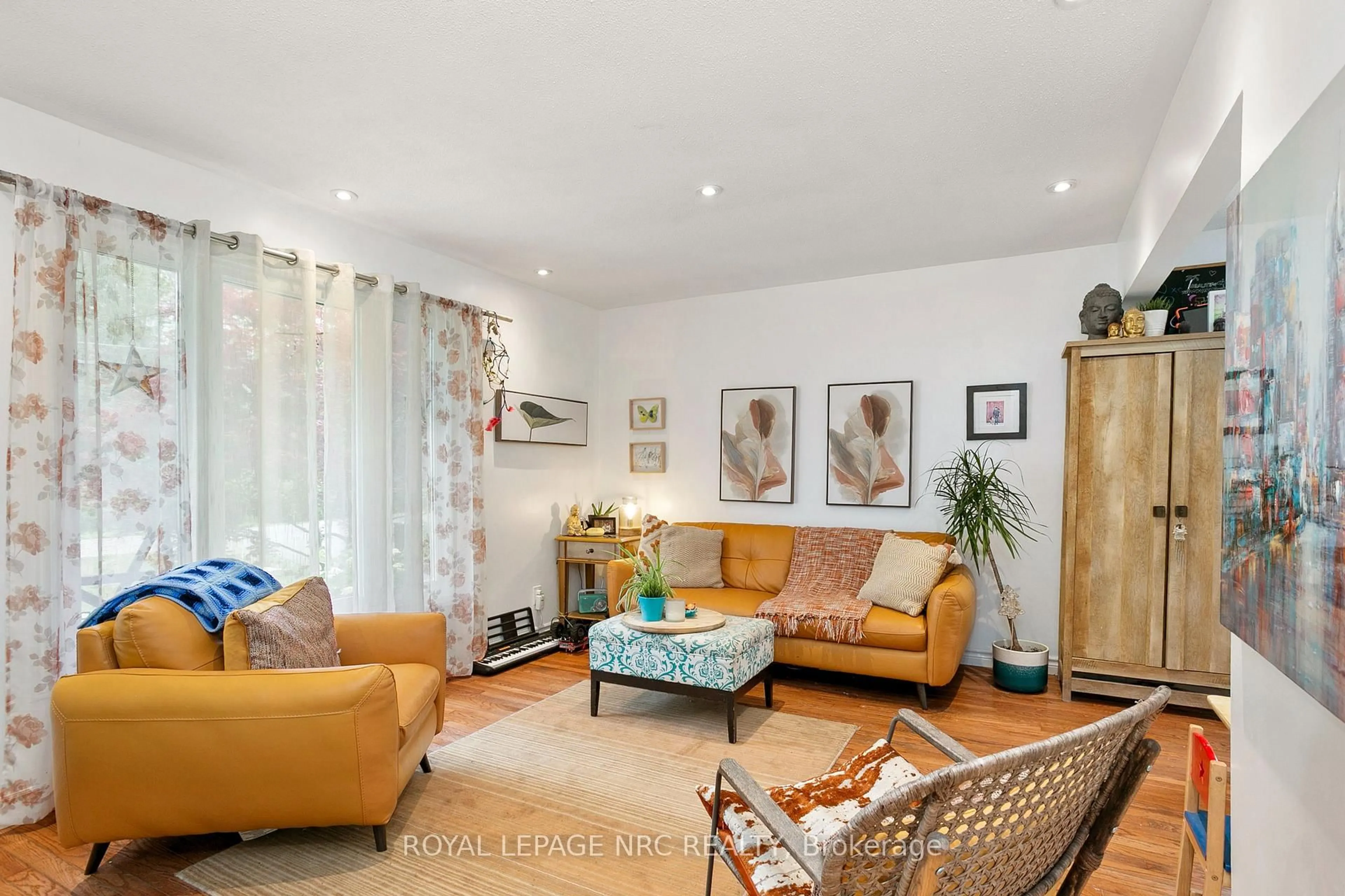 Living room with furniture, unknown for 308 Kraft Rd, Fort Erie Ontario L2A 4M5