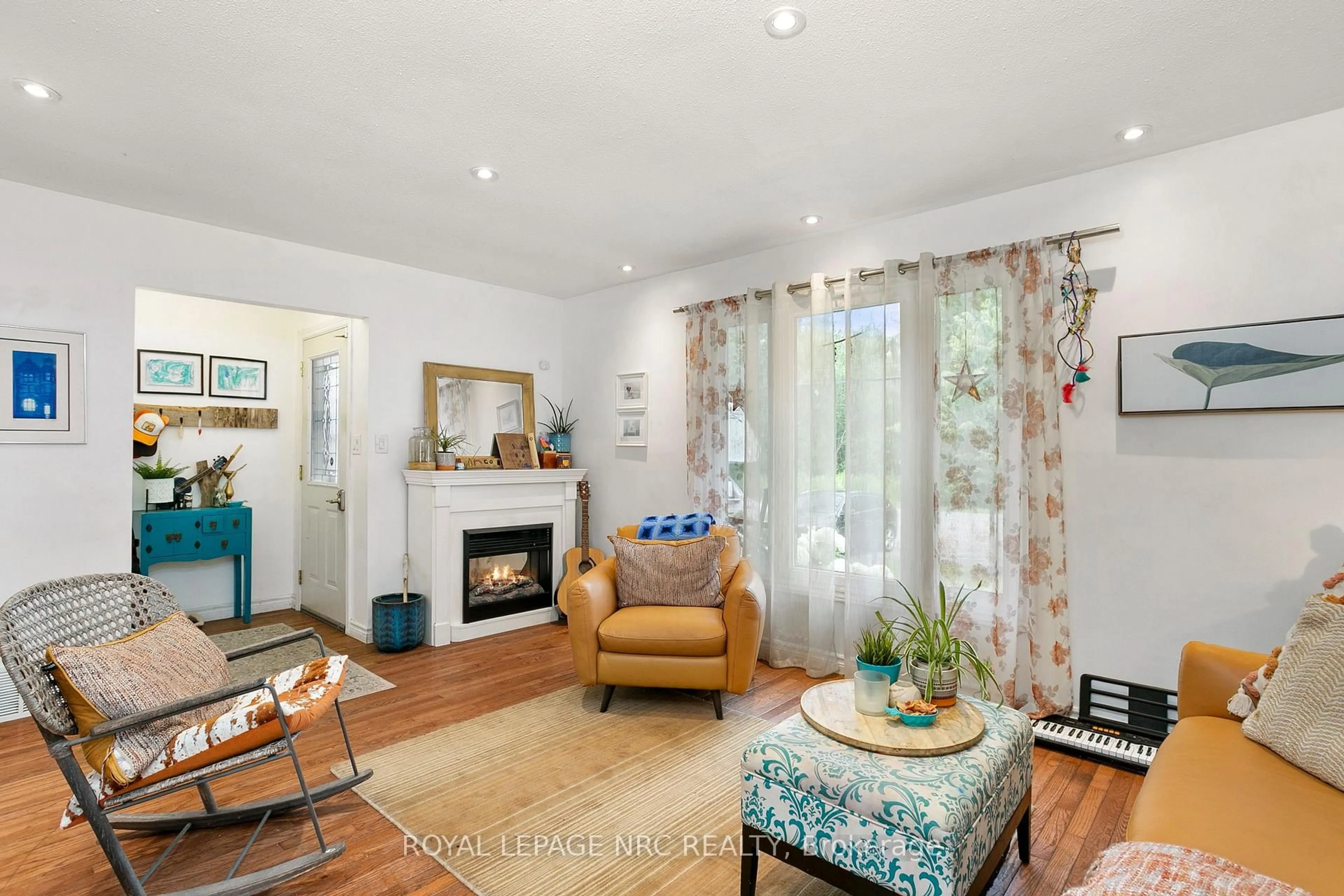 Living room with furniture, unknown for 308 Kraft Rd, Fort Erie Ontario L2A 4M5